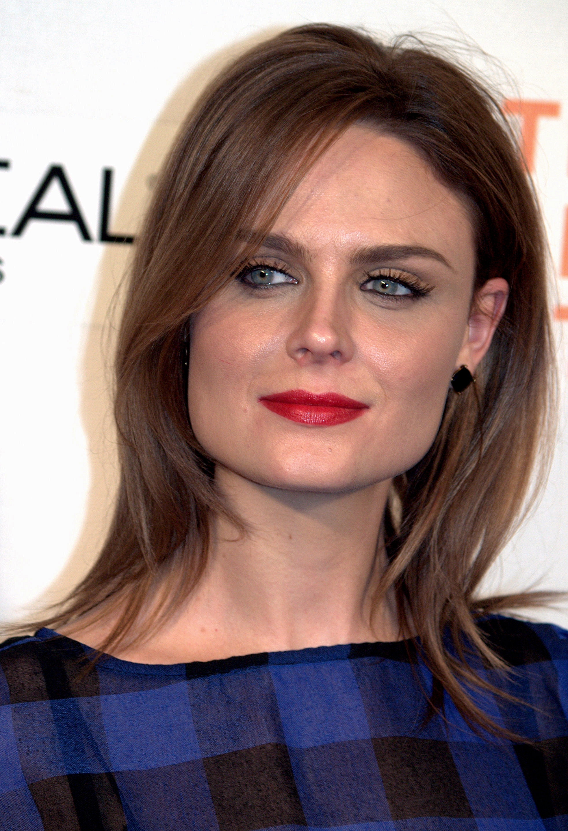 emily-deschanel-2015