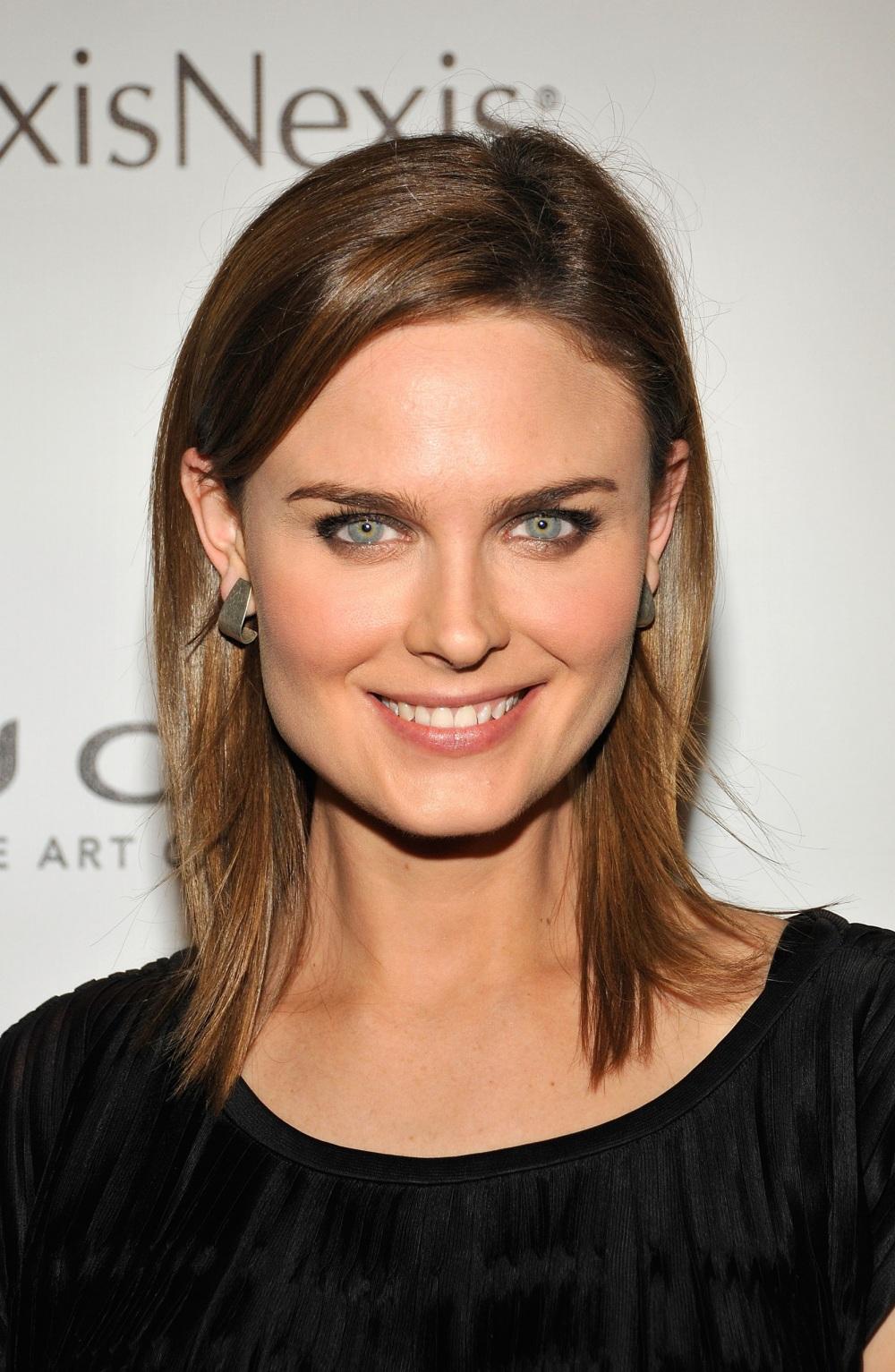 emily-deschanel-summertime