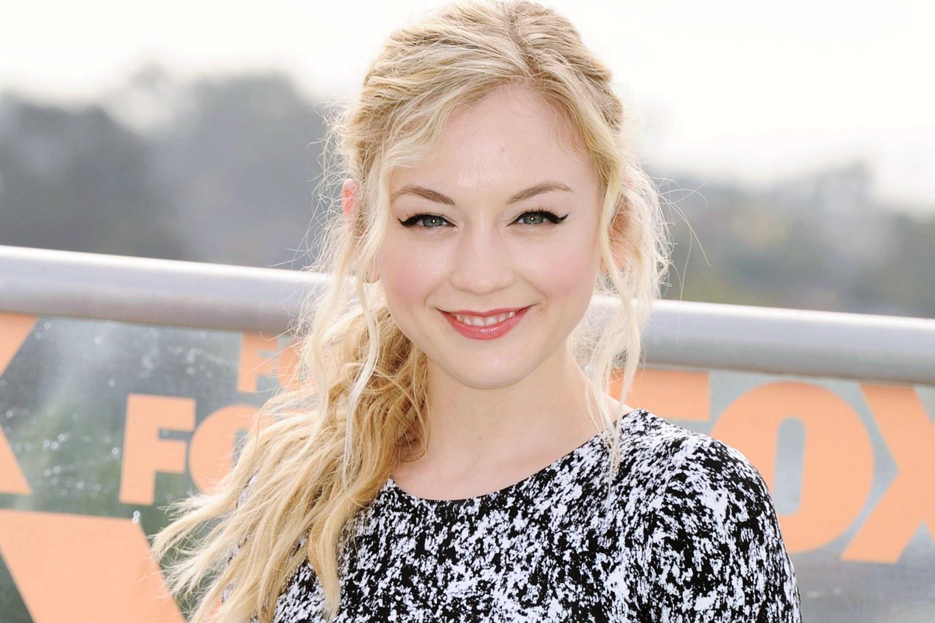 best-pictures-of-emily-kinney