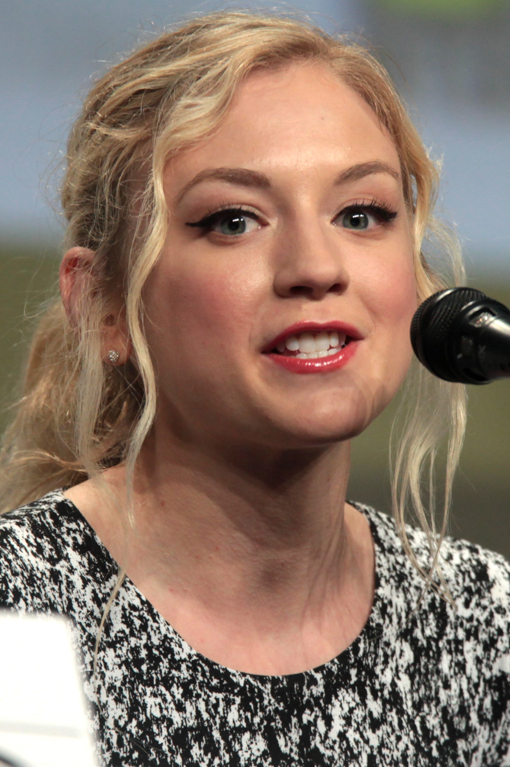 emily-kinney-pictures