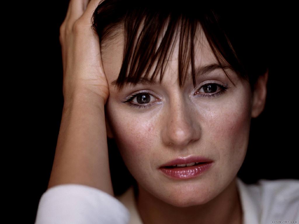 emily-mortimer-summertime