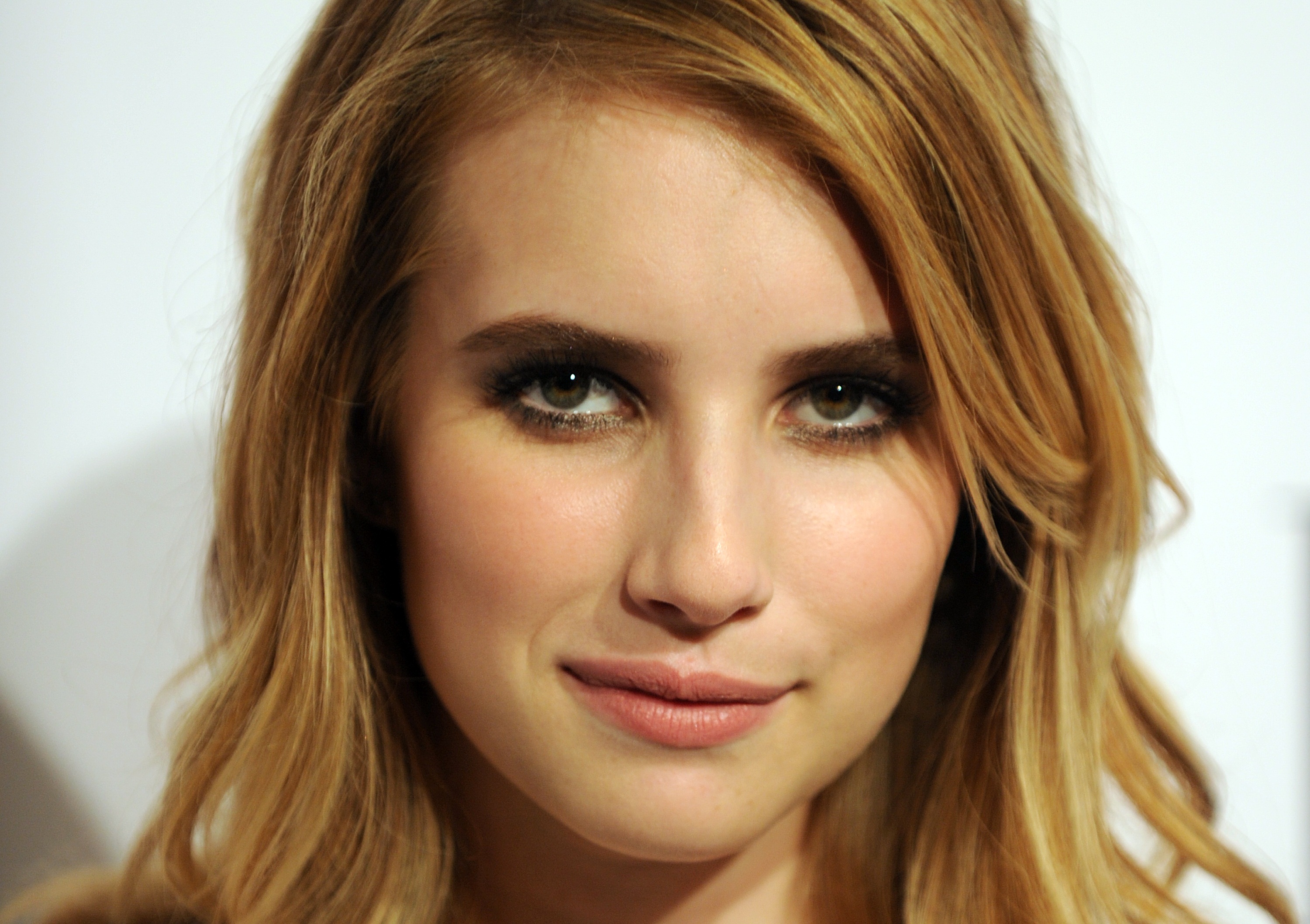 emma-roberts-hd-wallpaper