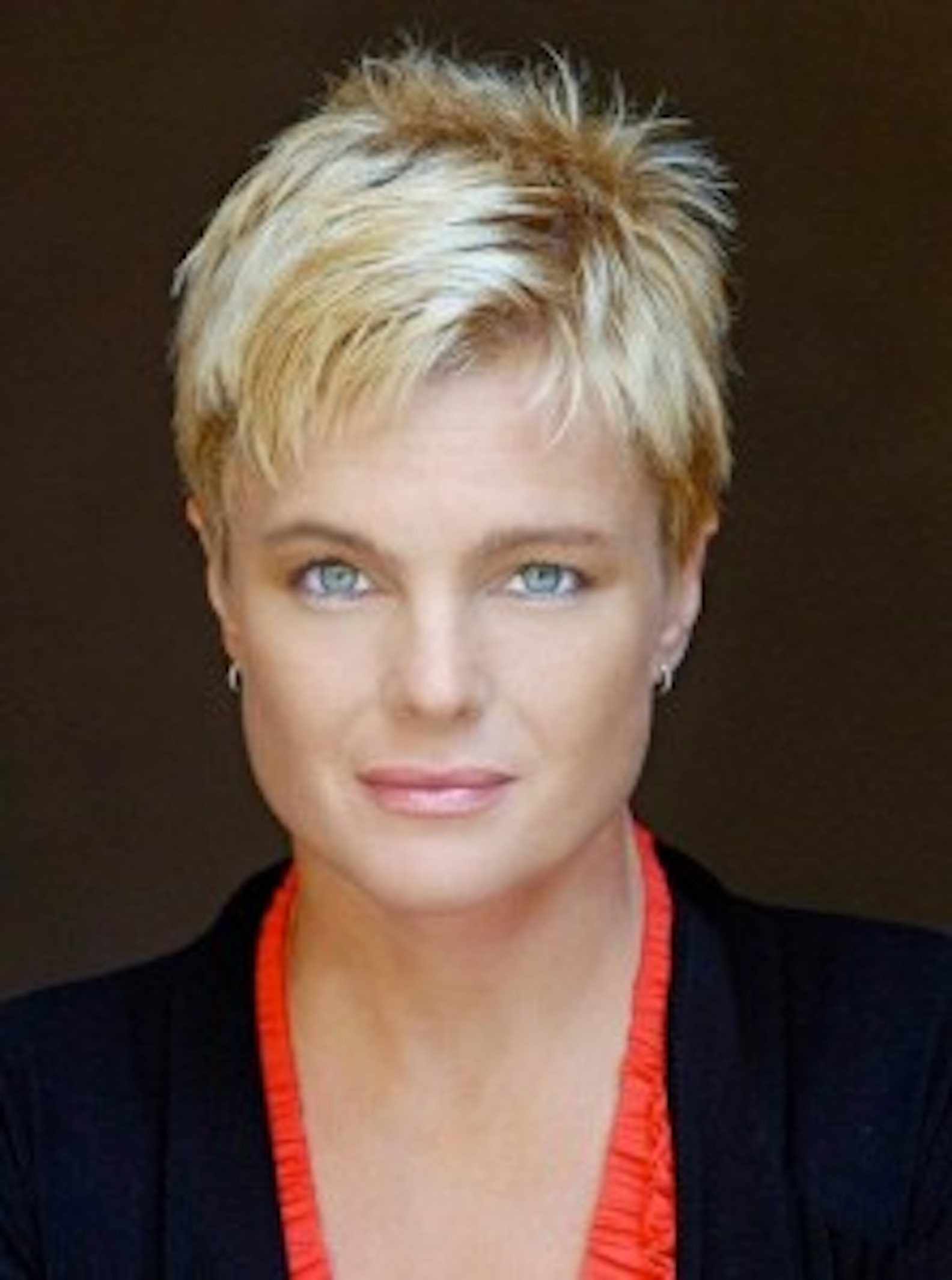 erika-eleniak-2016