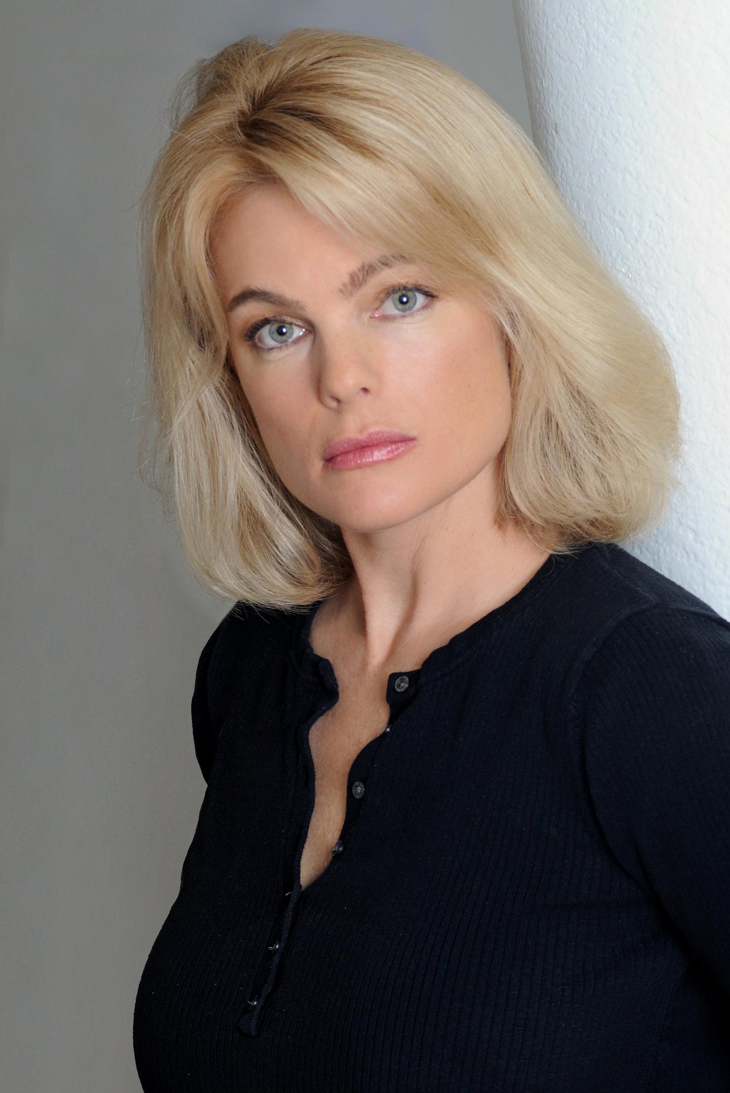 erika-eleniak-images