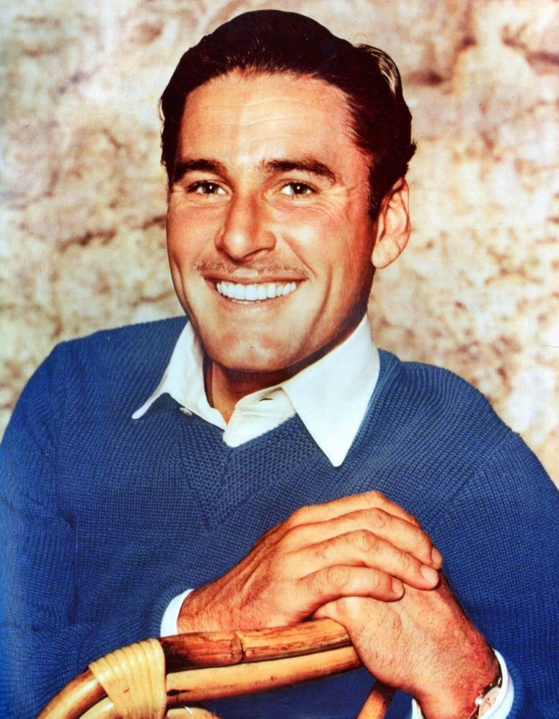 best-pictures-of-errol-flynn