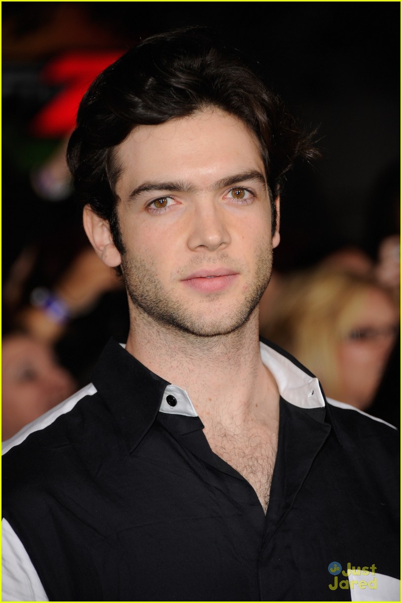 best-pictures-of-ethan-peck