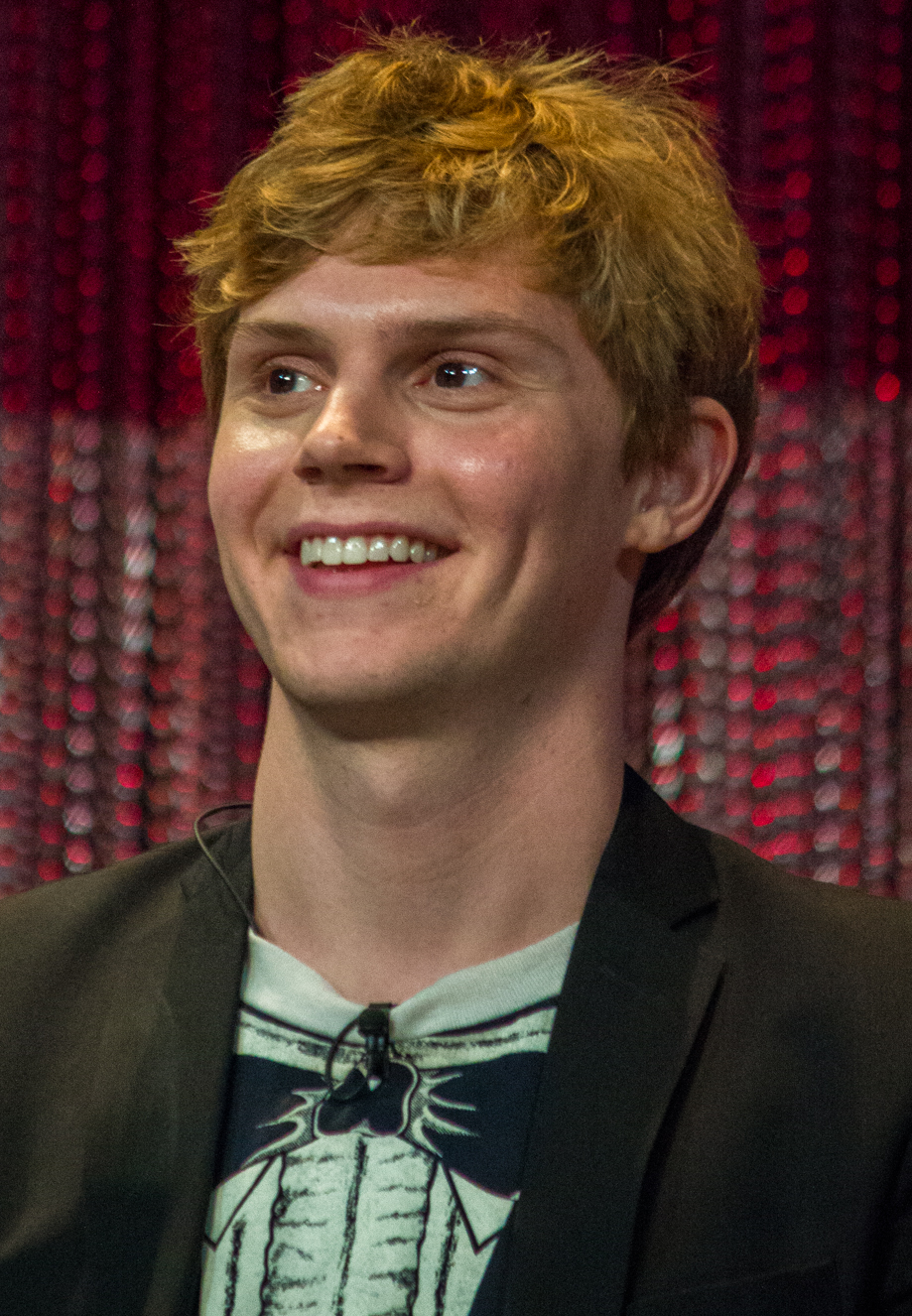 best-pictures-of-evan-peters