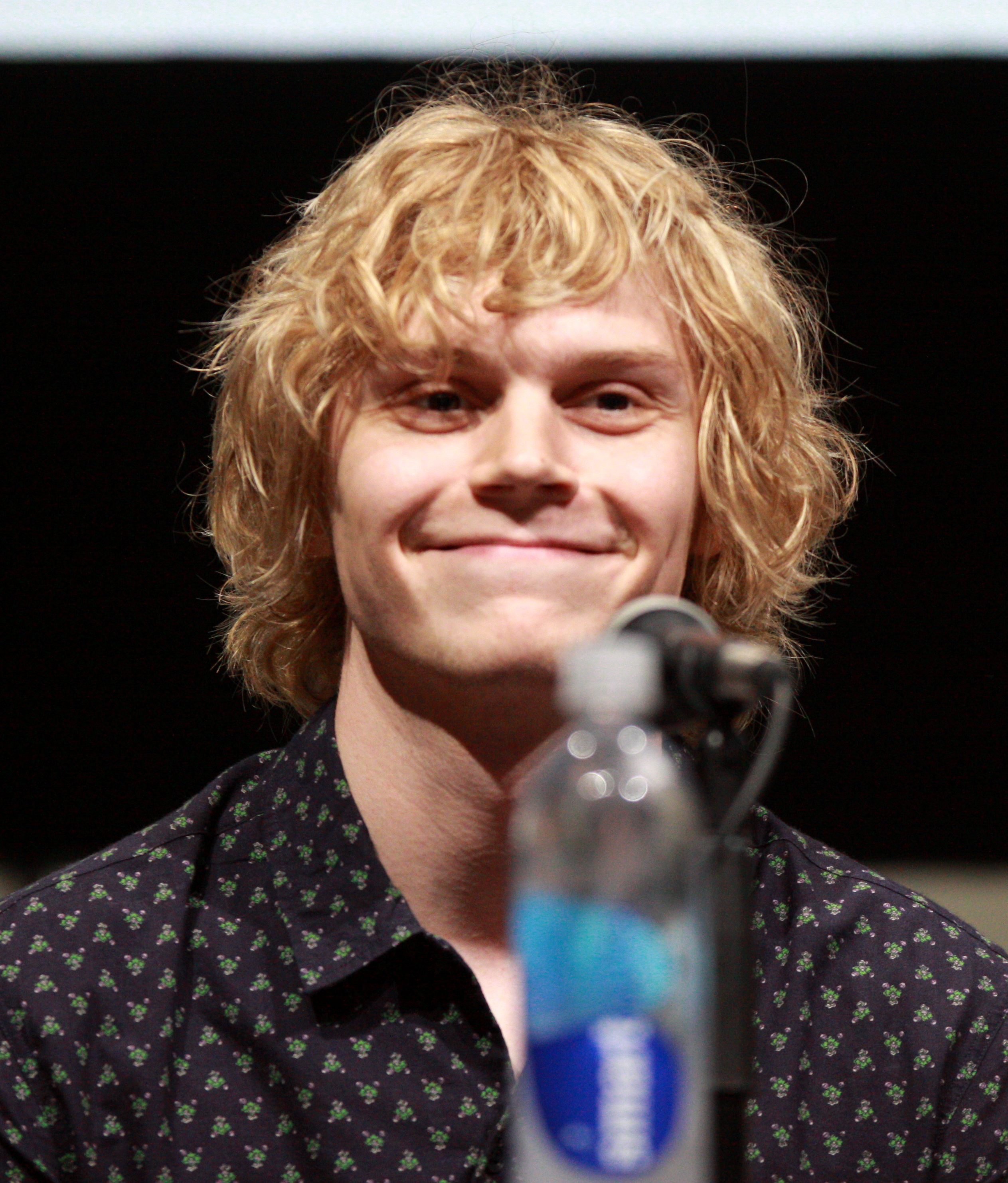 evan-peters-images