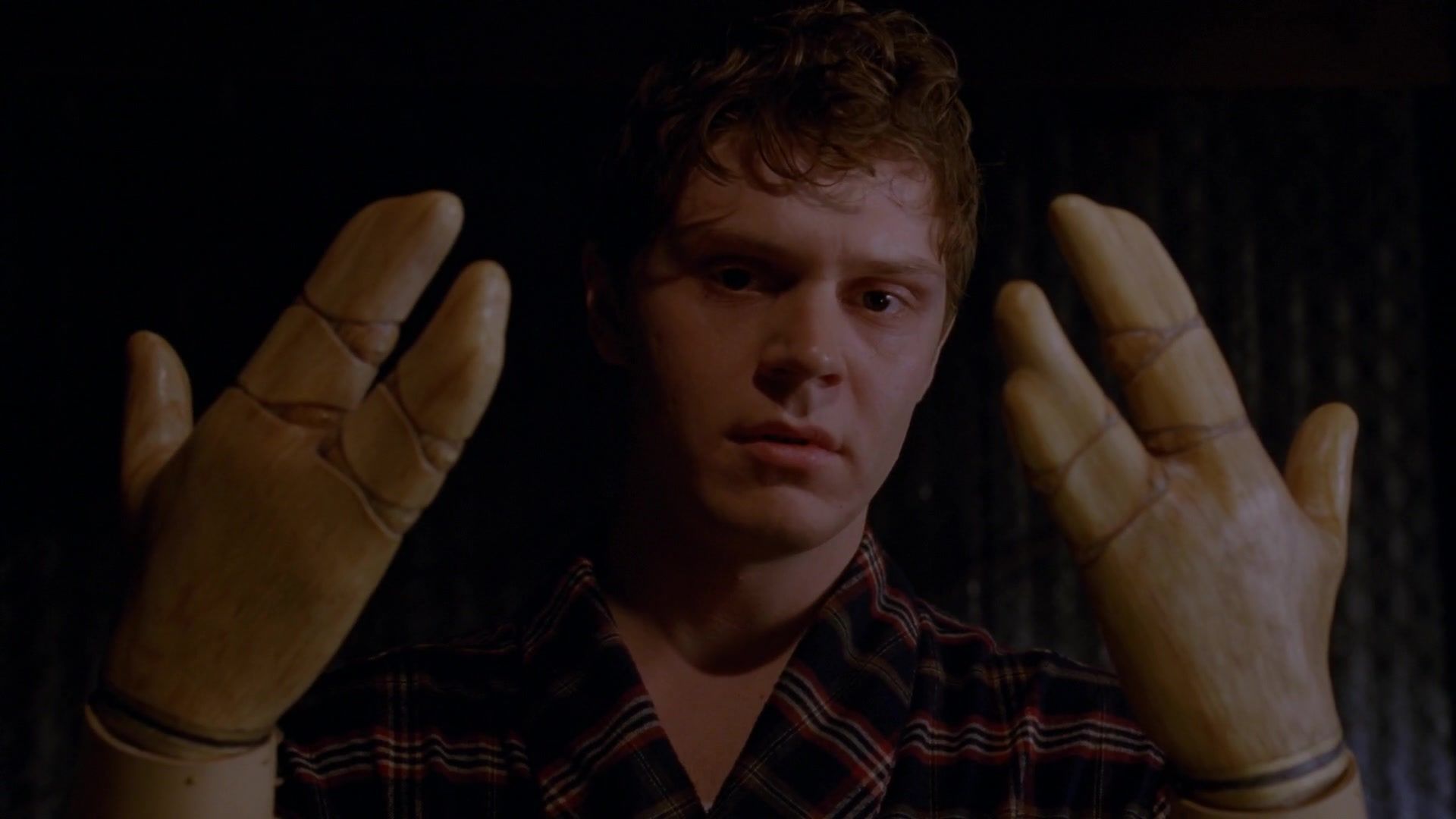 evan-peters-photos