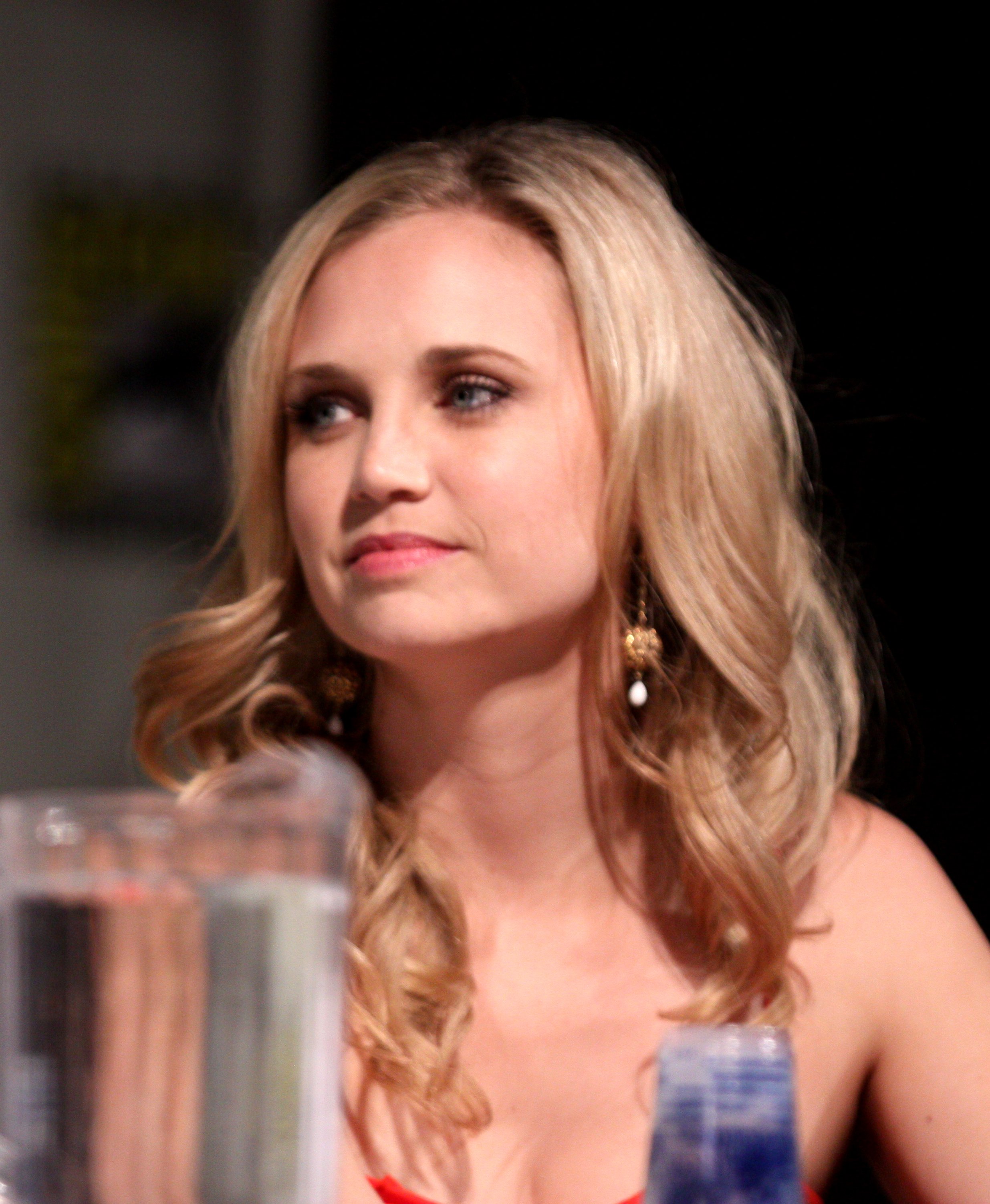 fiona-gubelmann-pictures