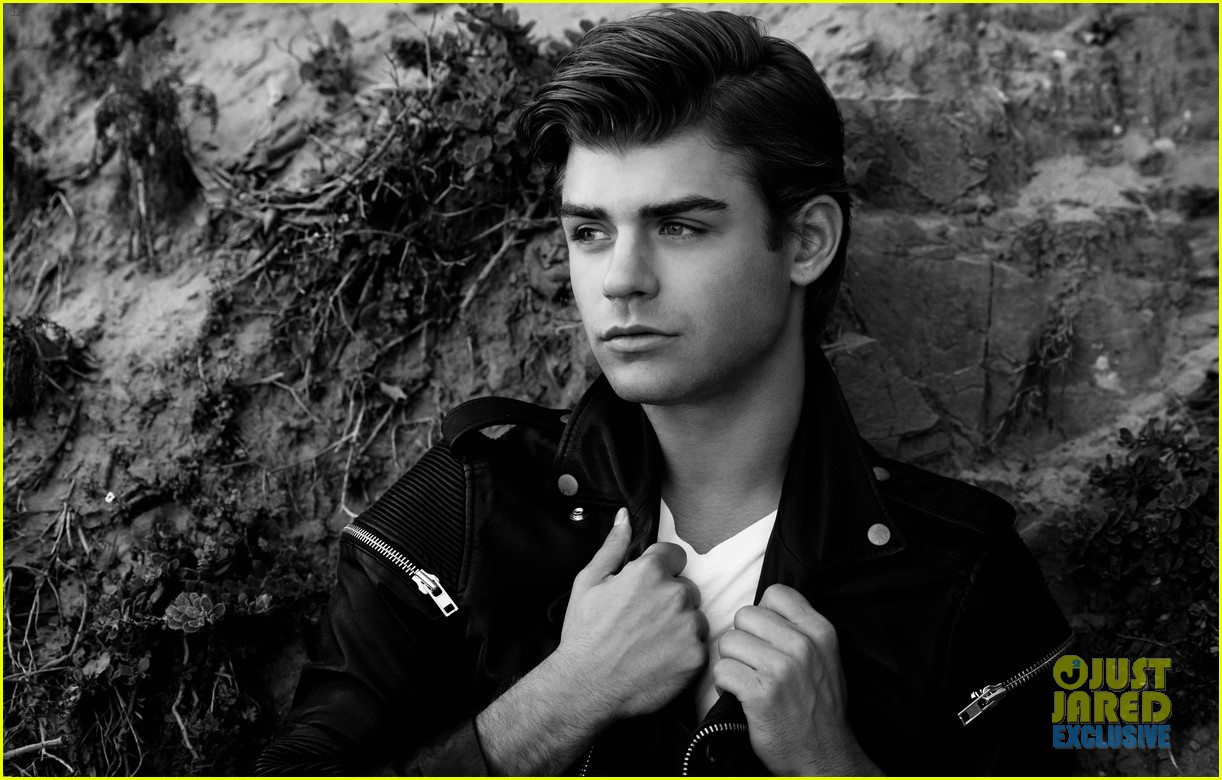 best-pictures-of-garrett-clayton