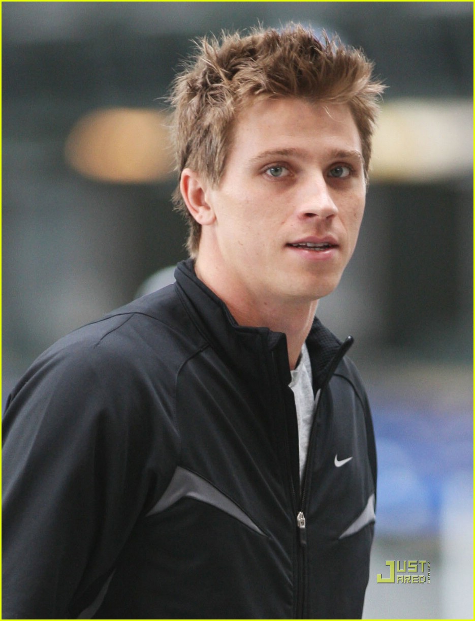 photos-of-garrett-hedlund