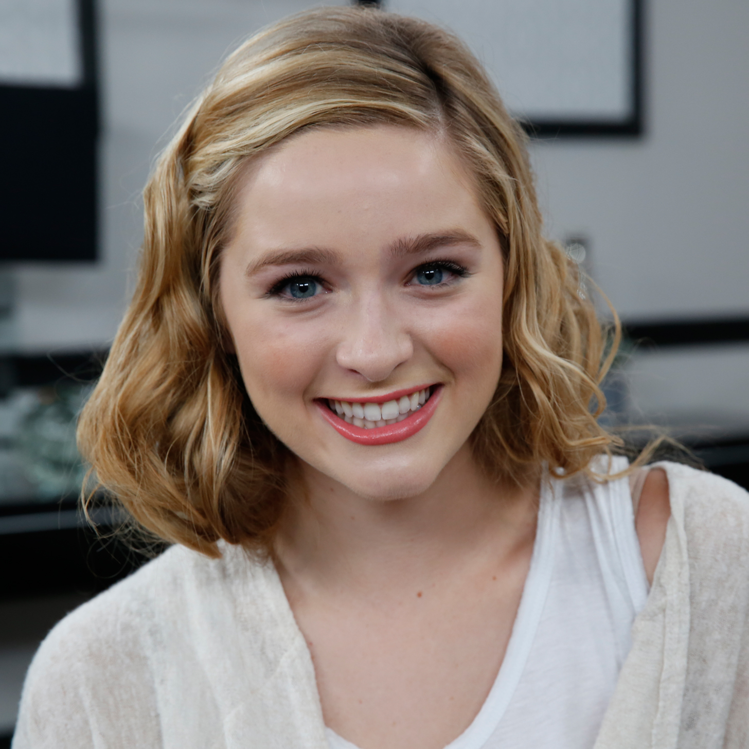 greer-grammer-wallpapers