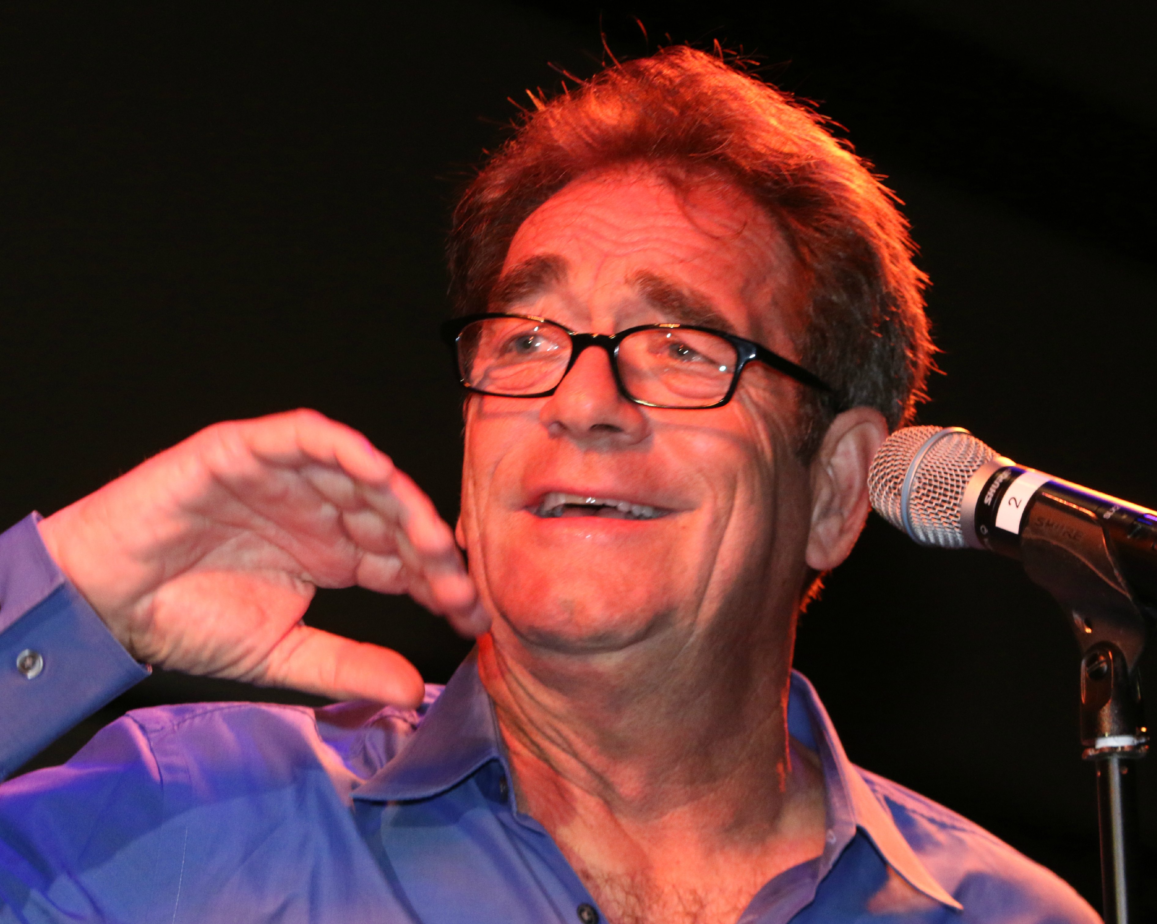 huey-lewis-2015