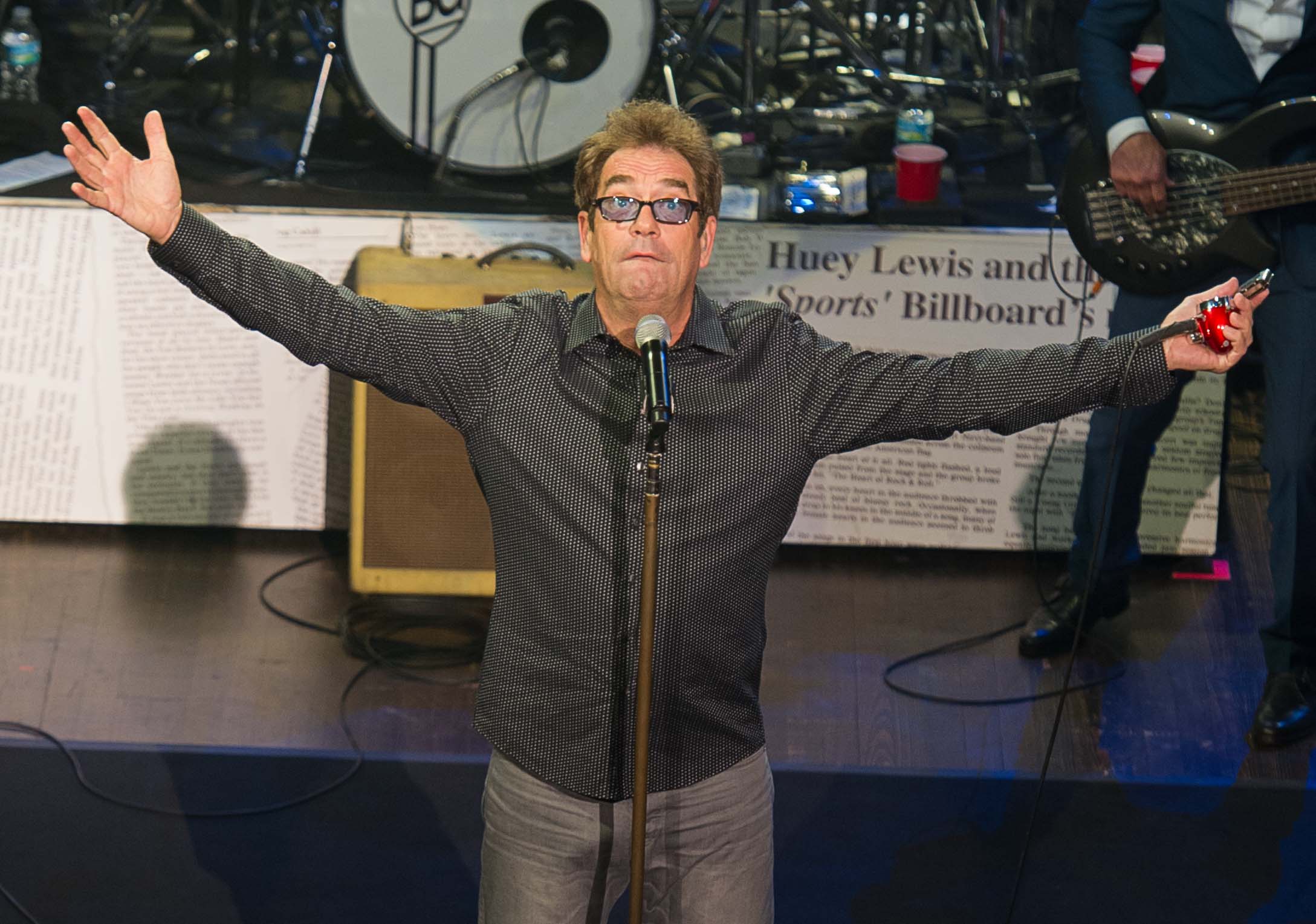 huey-lewis-gossip