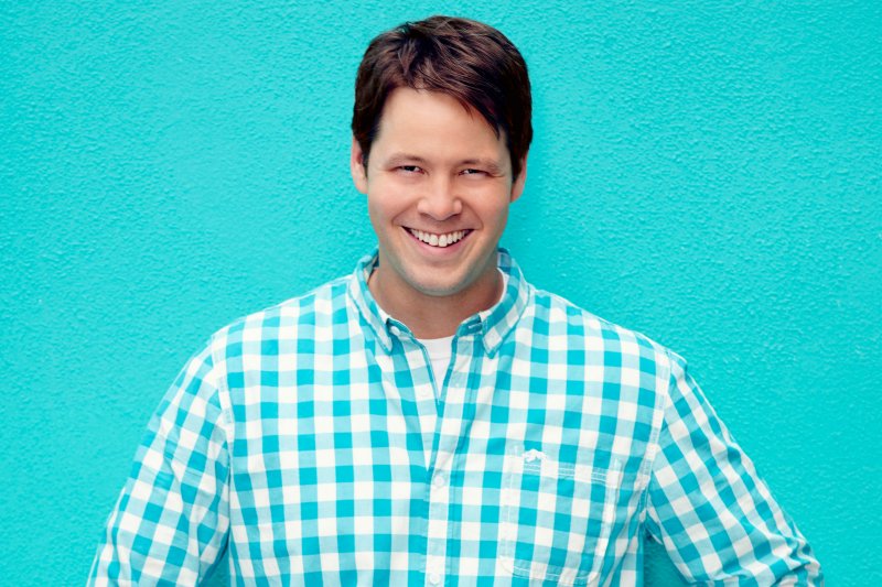 ike-barinholtz-wallpapers