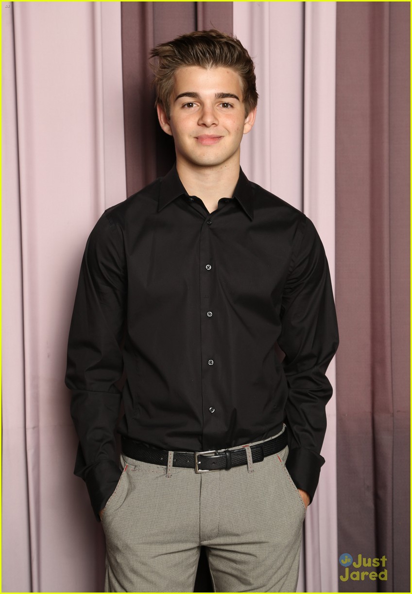 jack-griffo-wallpaper