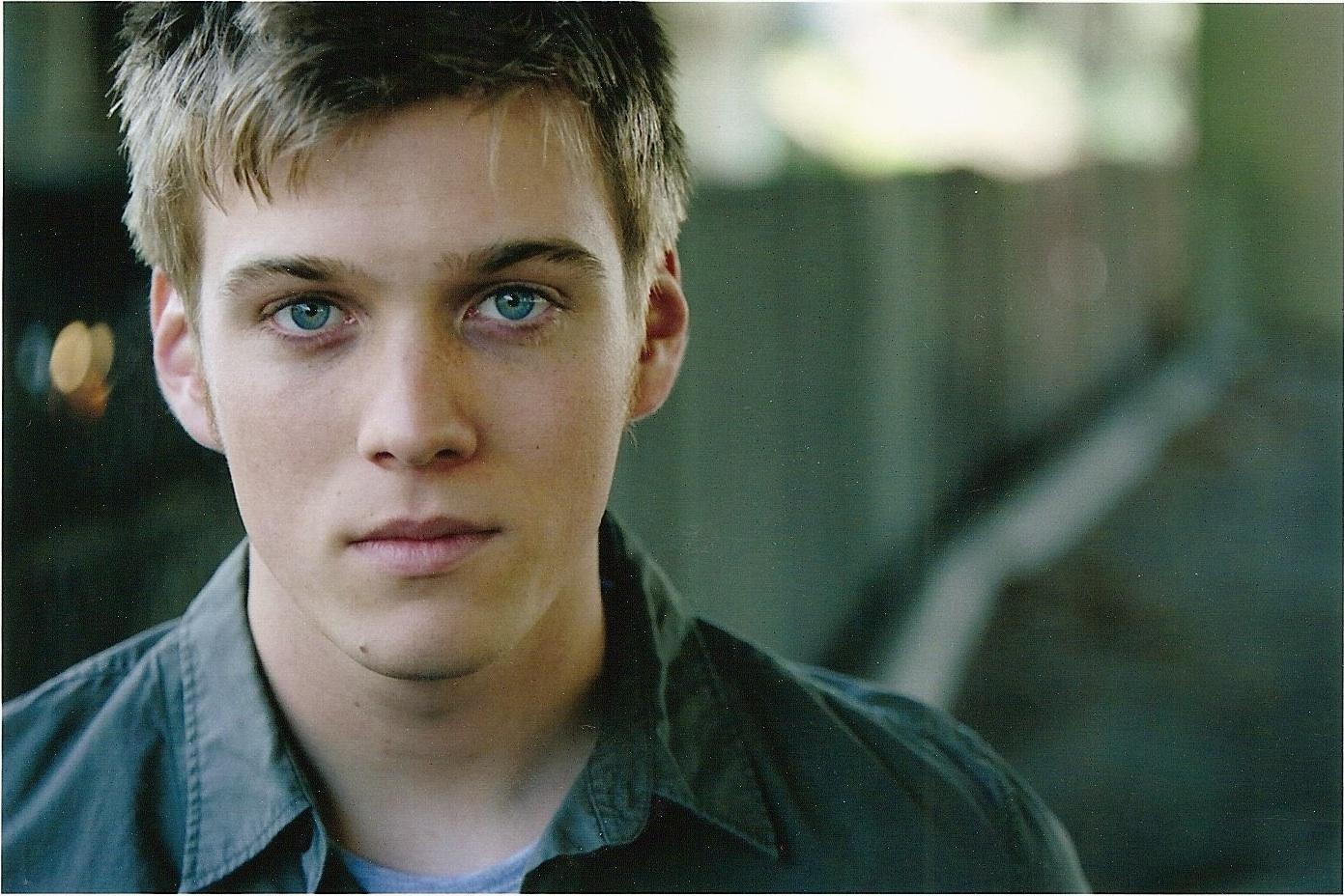 best-pictures-of-jake-abel