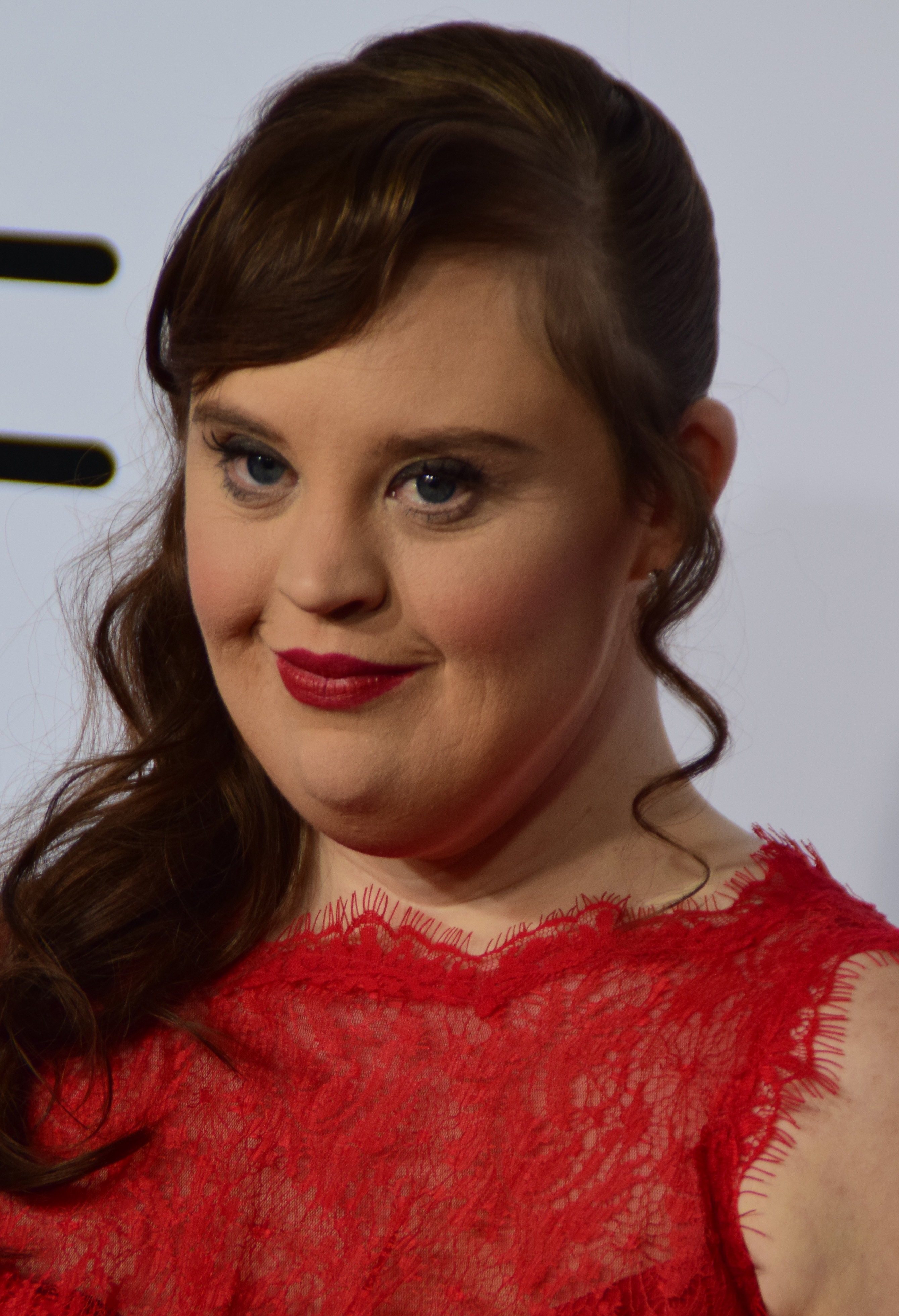 jamie-brewer-pictures