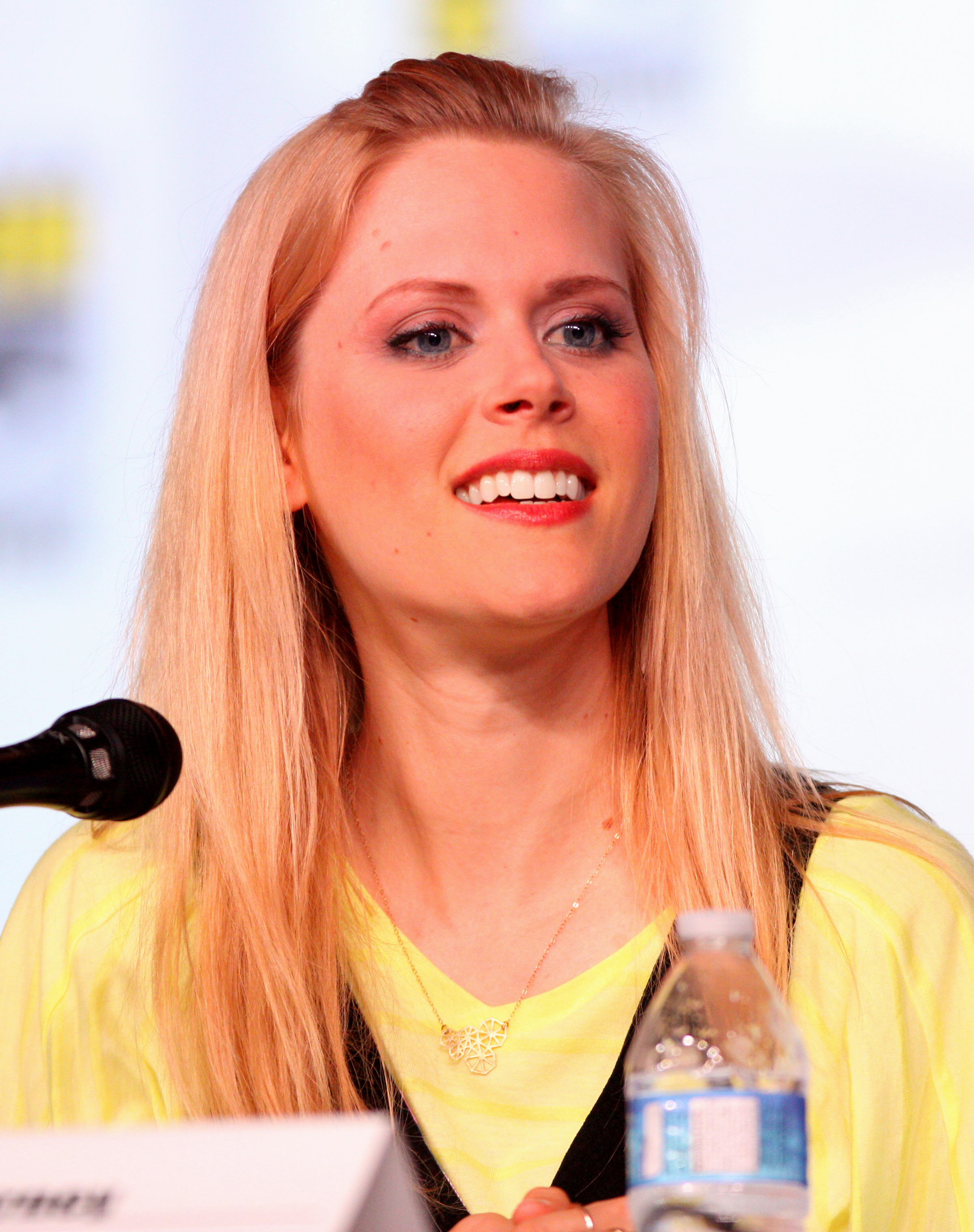 janet-varney-pictures