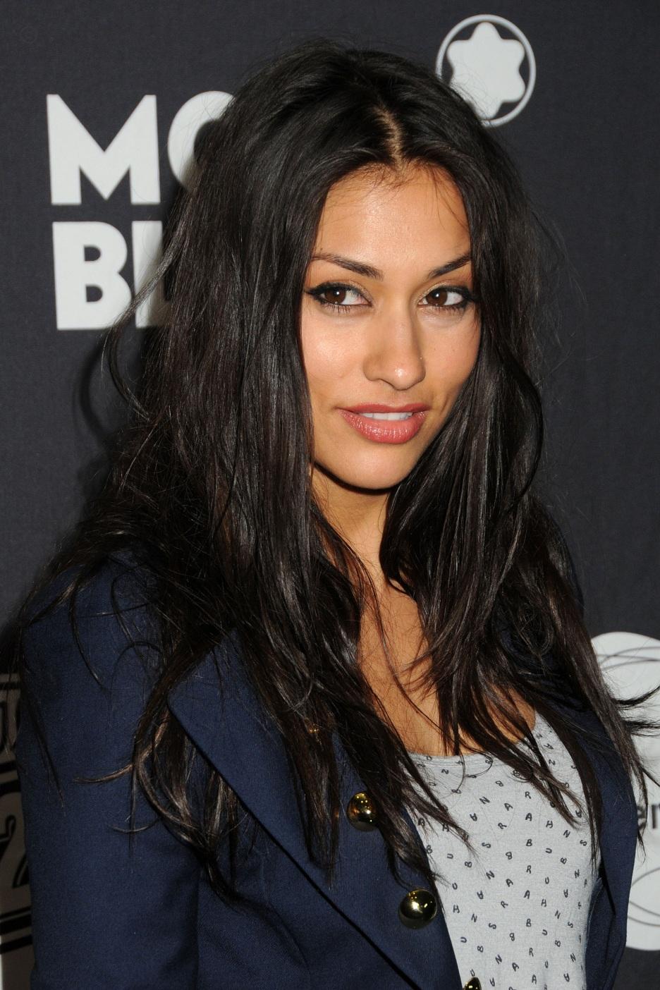 janina-gavankar-wallpaper