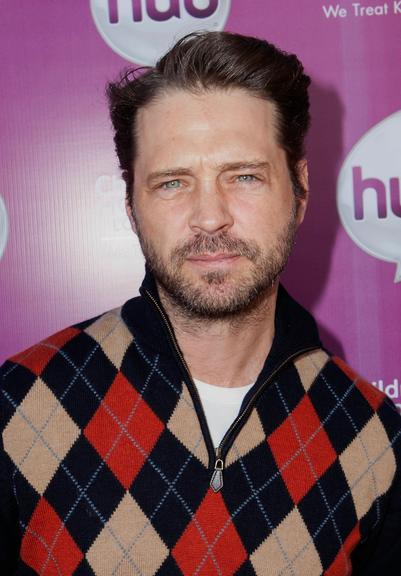 jason-priestley-2015