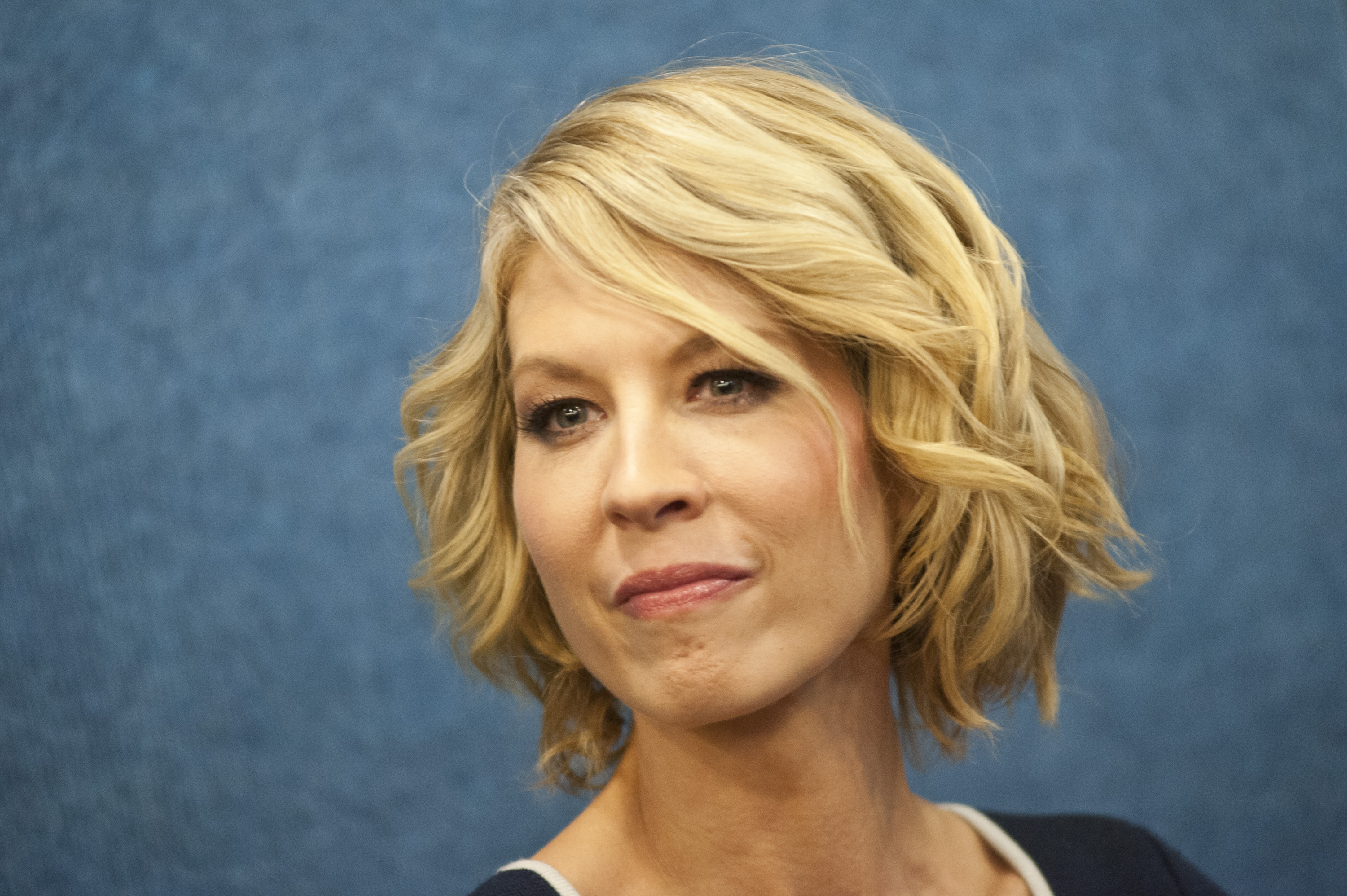 jenna-elfman-young