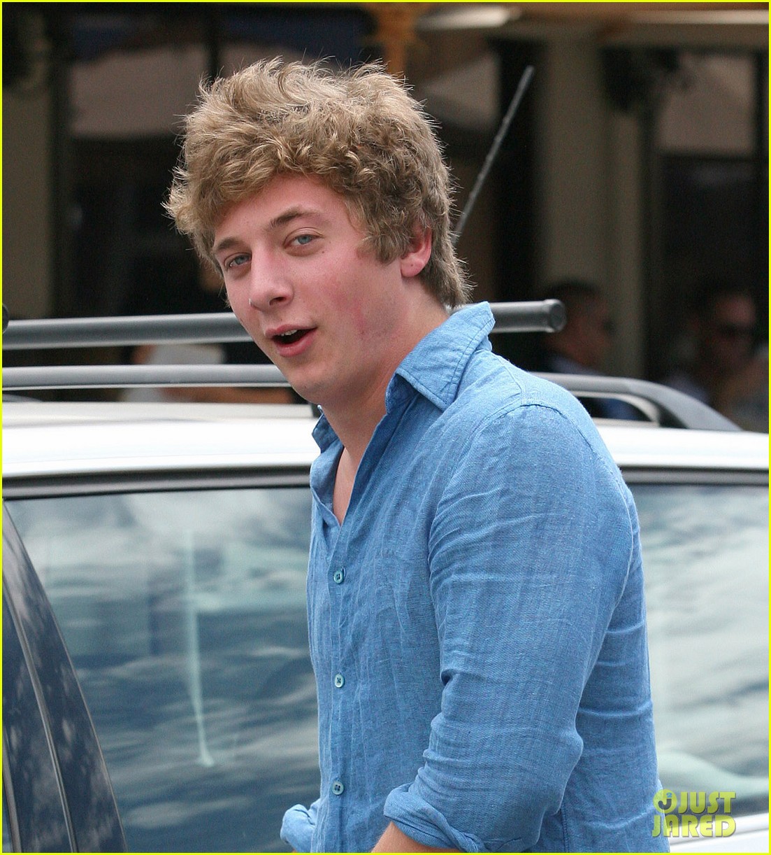 jeremy-allen-white-wallpapers