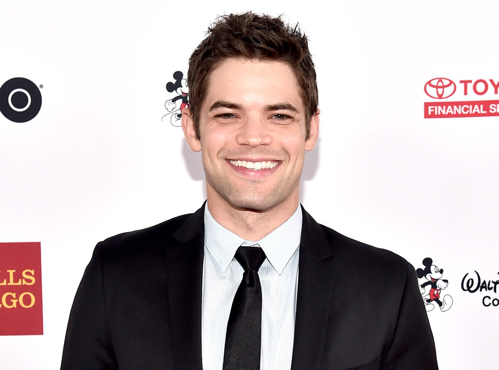 jeremy-jordan-singer-photos