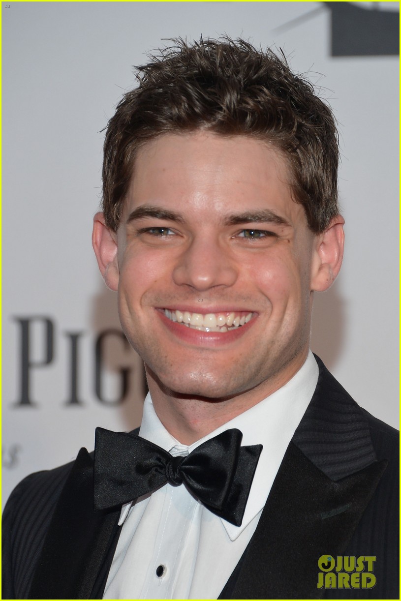 jeremy-jordan-singer-wallpapers