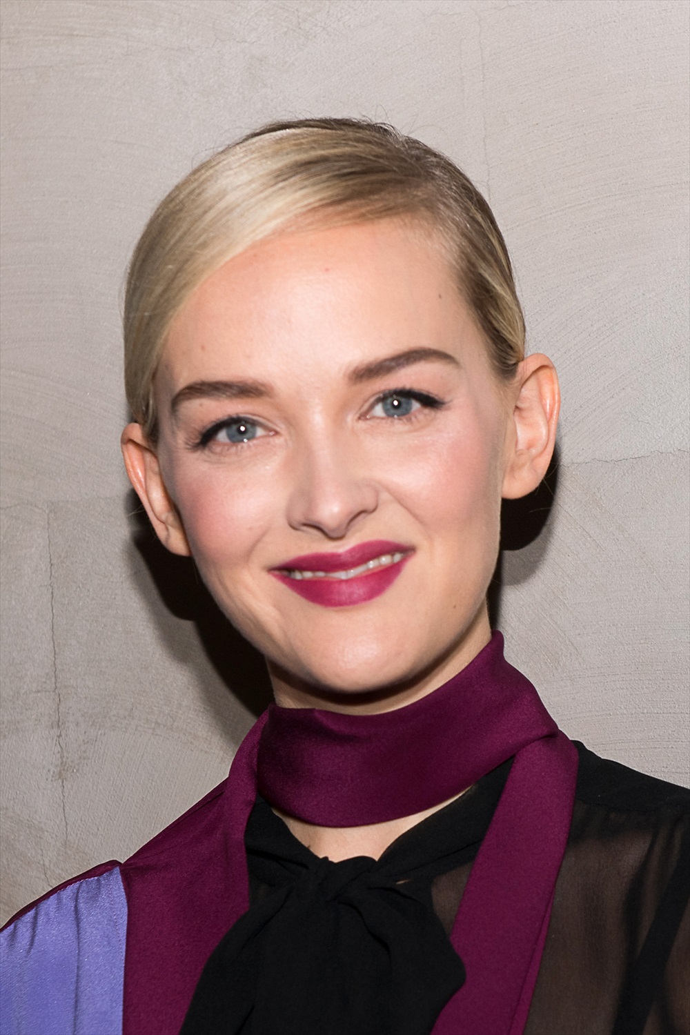 jess-weixler-young