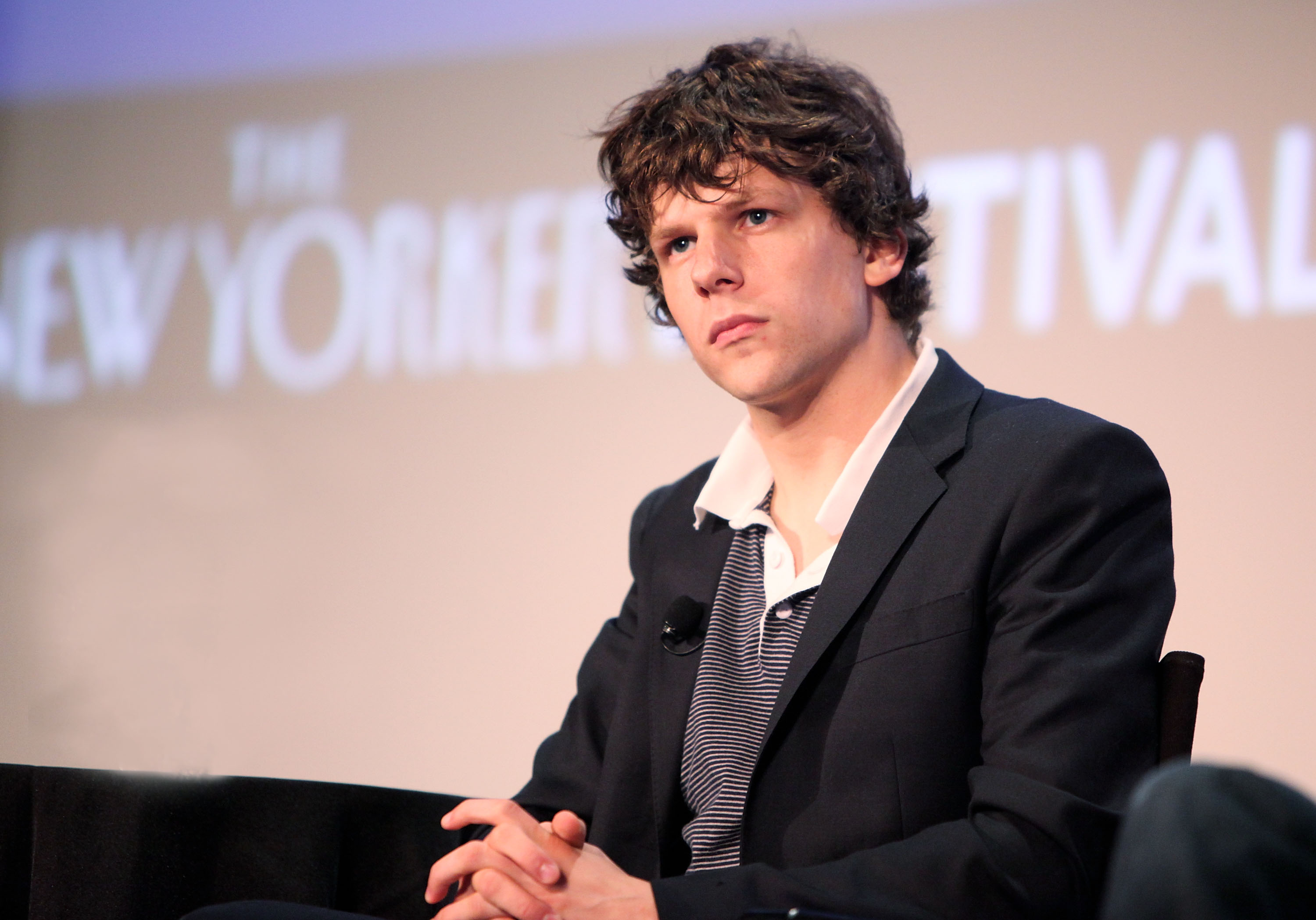 jesse-eisenberg-hd-wallpaper