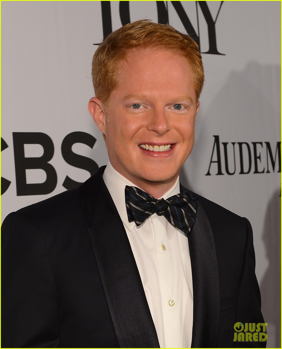 jesse-tyler-ferguson-photos