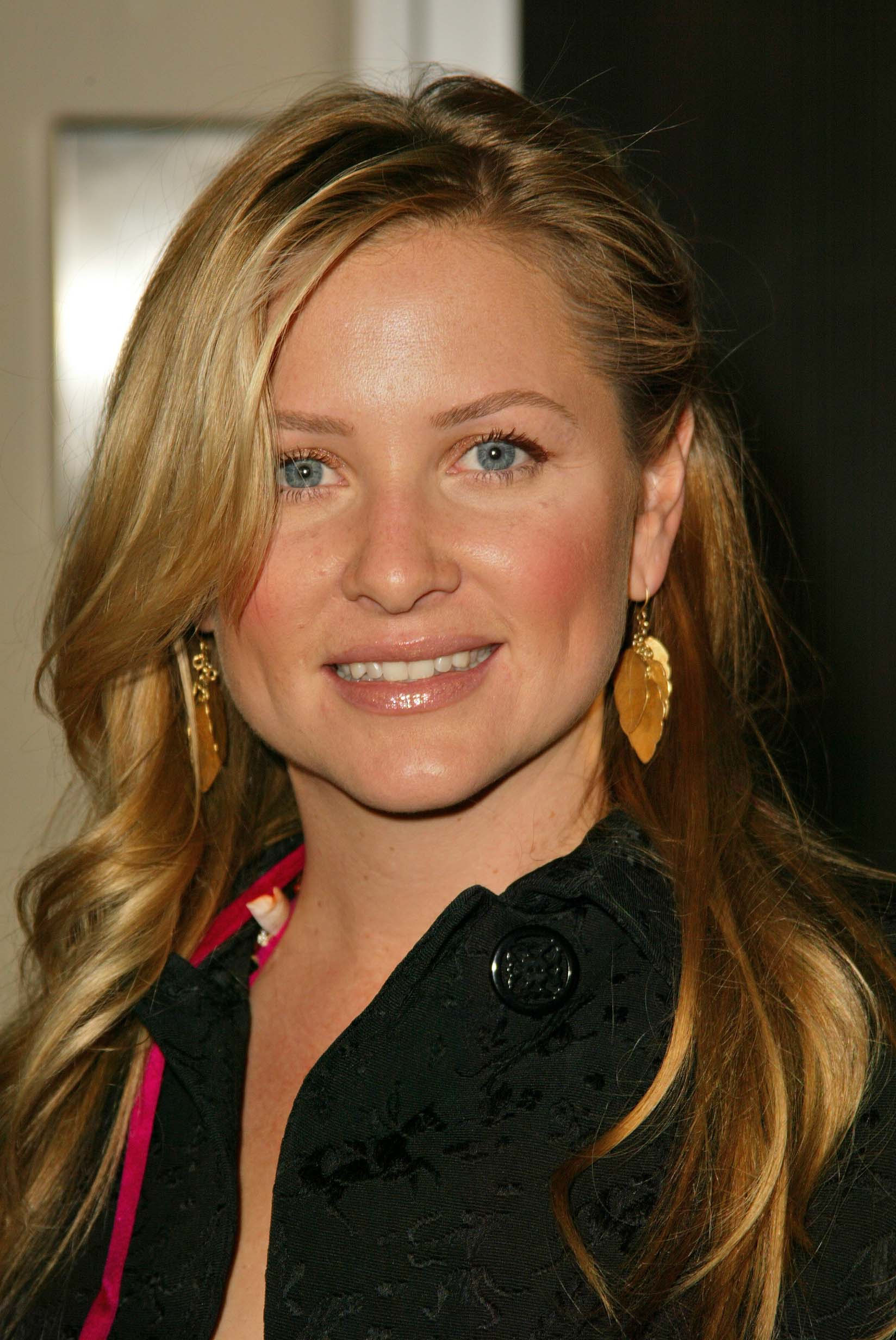 Pictures of Jessica Capshaw - Pictures Of Celebrities