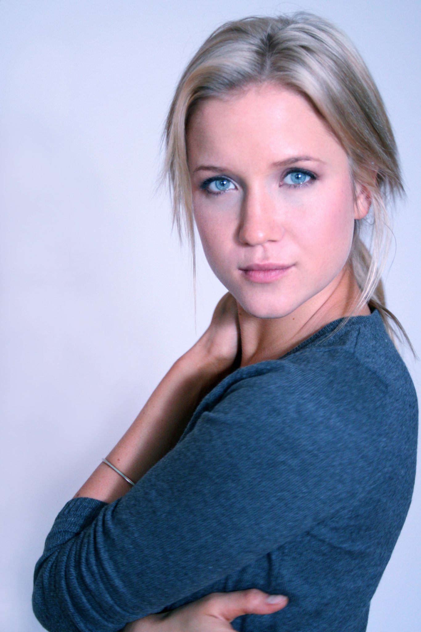 jessy-schram-images