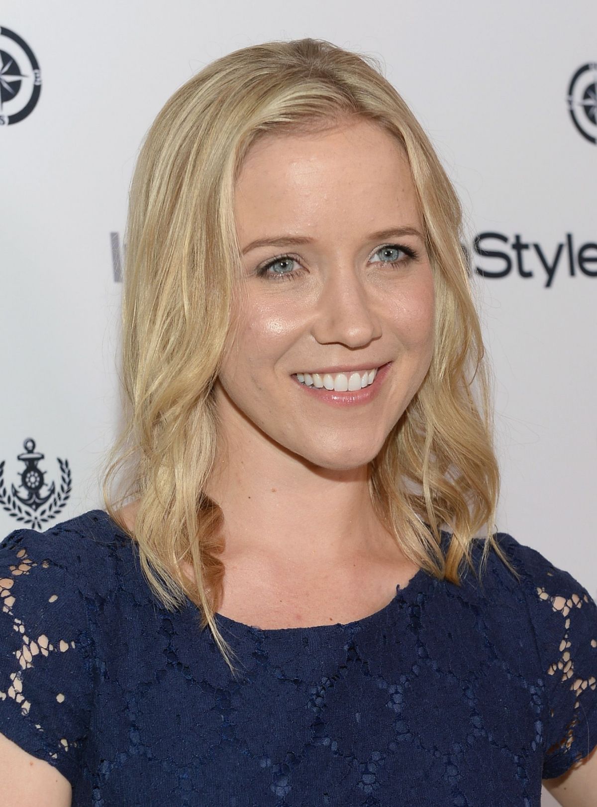 jessy-schram-pictures