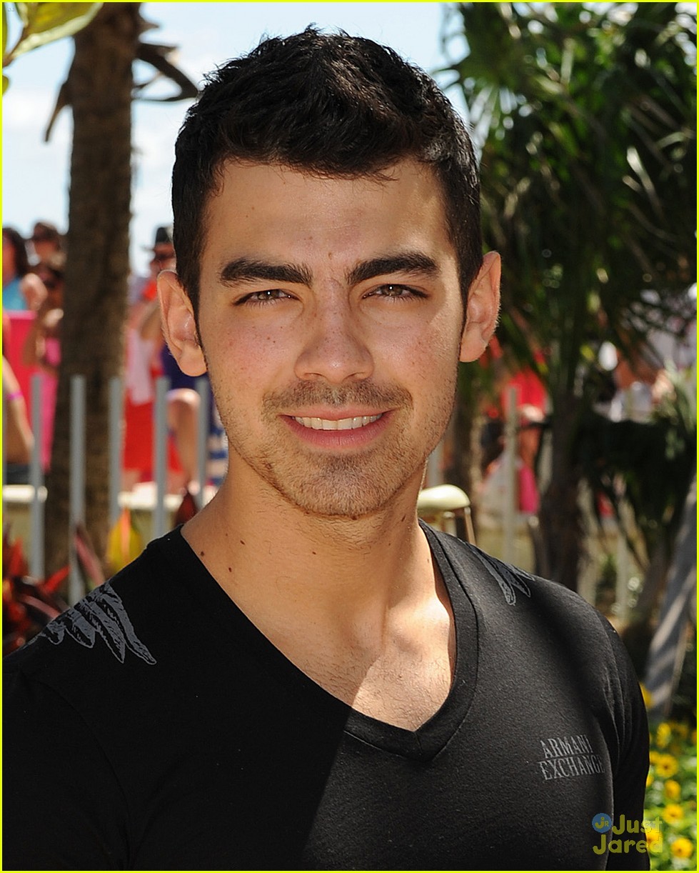 joe-jonas-family