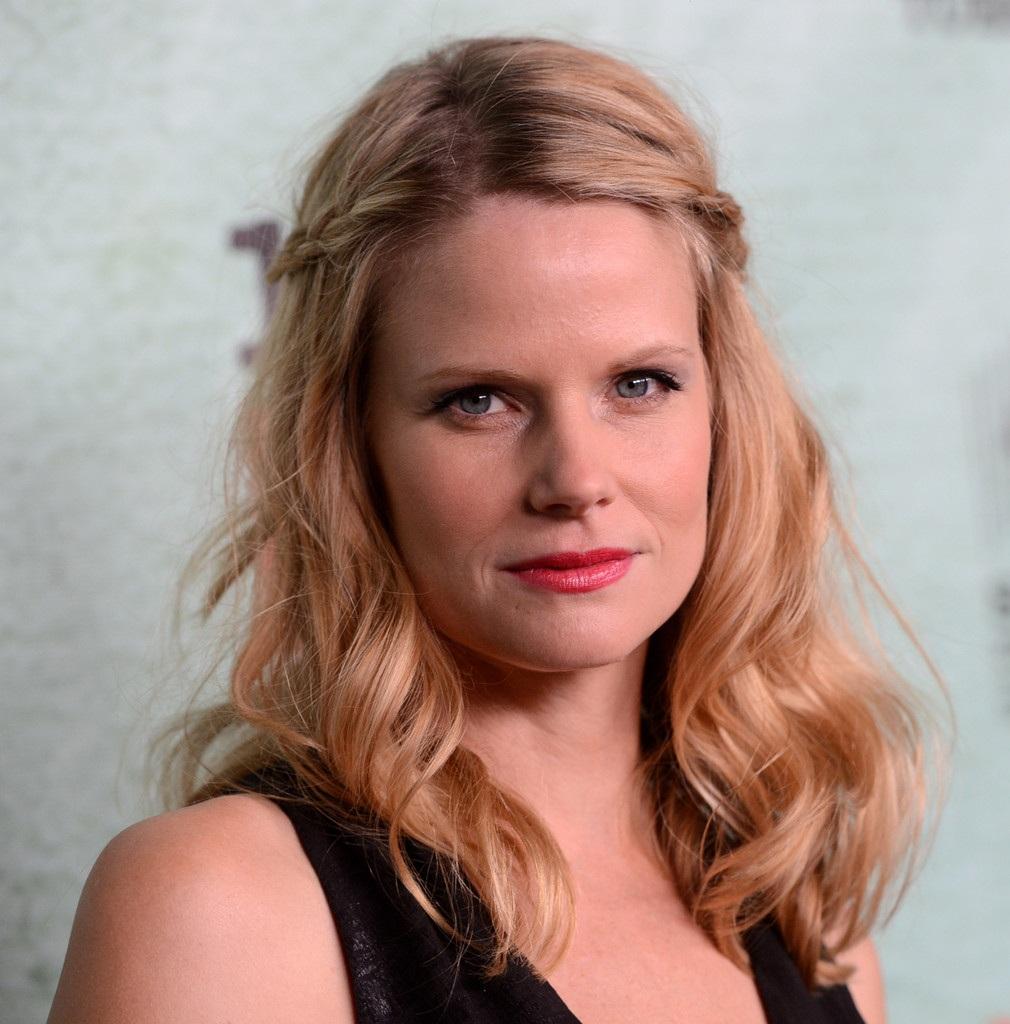 photos-of-joelle-carter