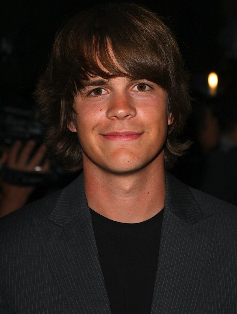 johnny-simmons-news