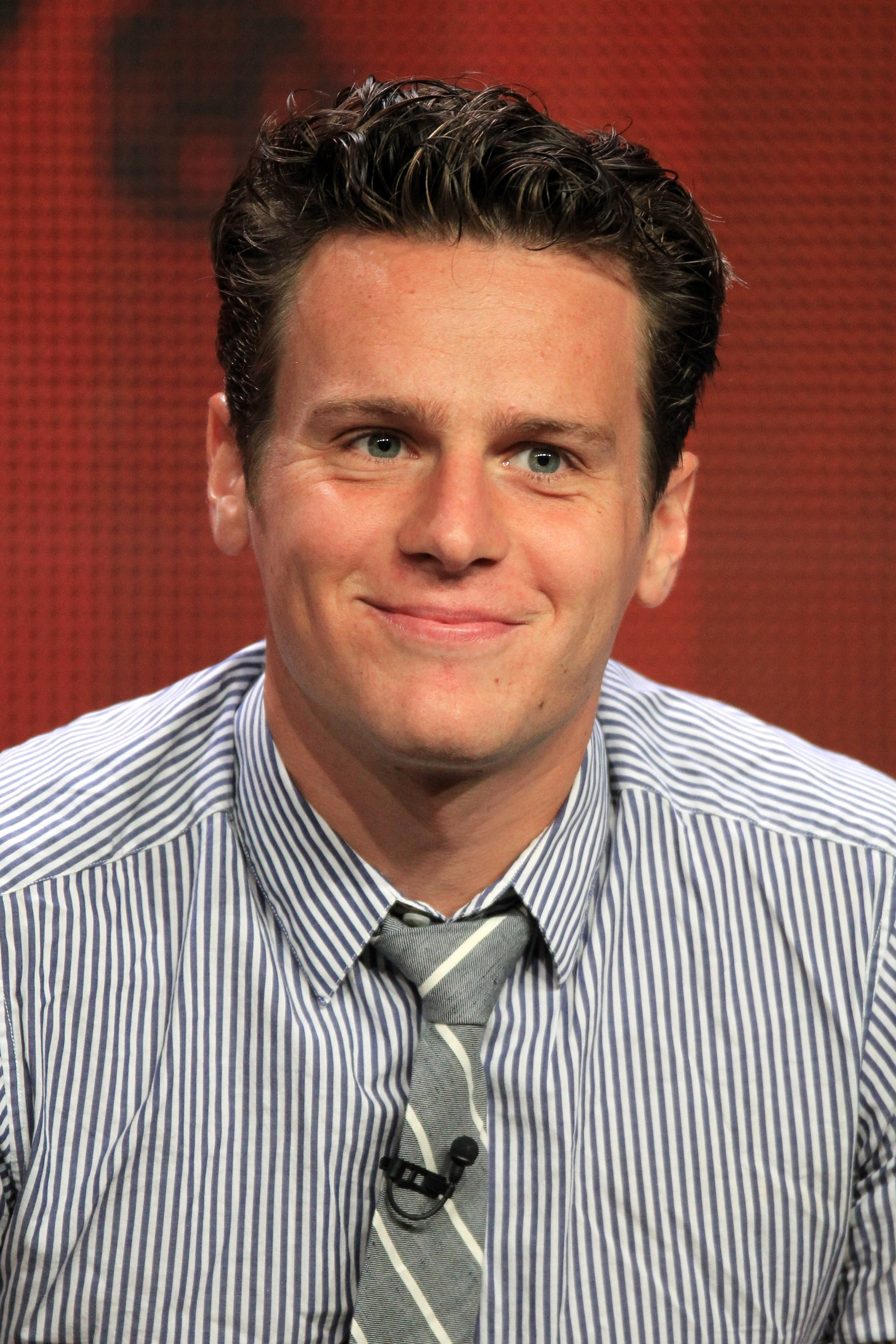 jonathan-groff-net-worth