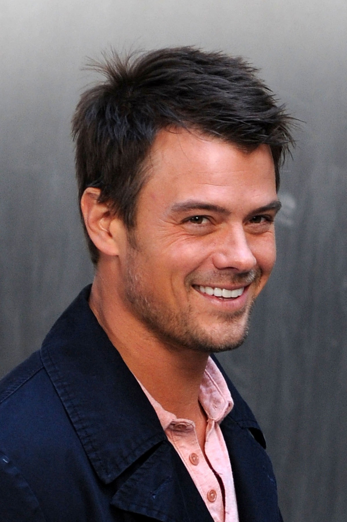 josh-duhamel-hd-wallpaper