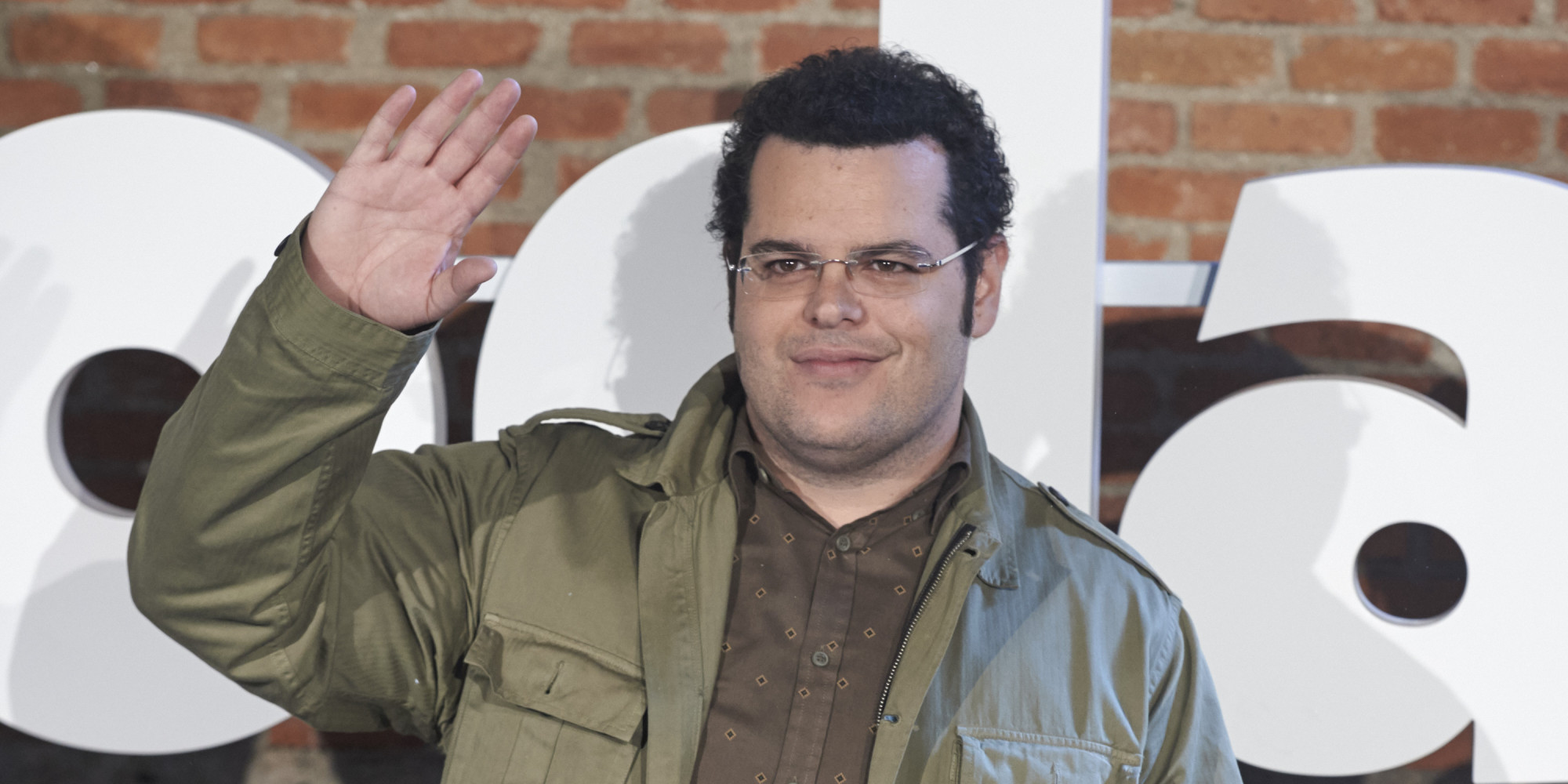 best-pictures-of-josh-gad