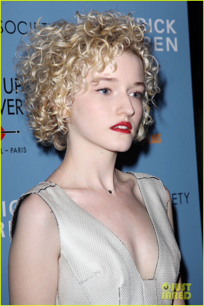 julia-garner-images