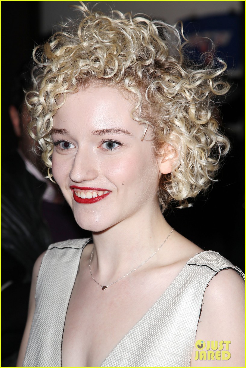 julia-garner-scandal