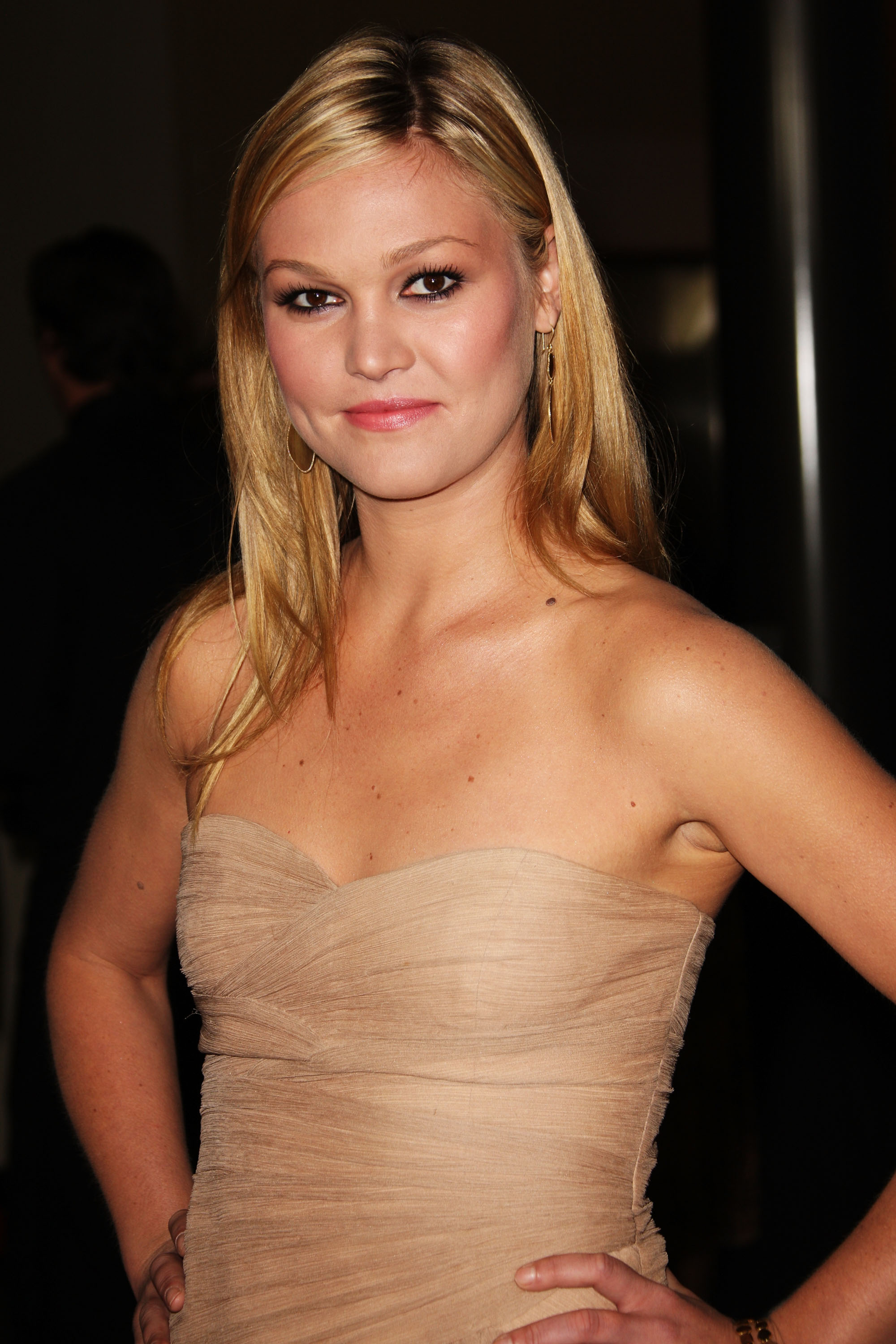 julia-stiles-tattoos