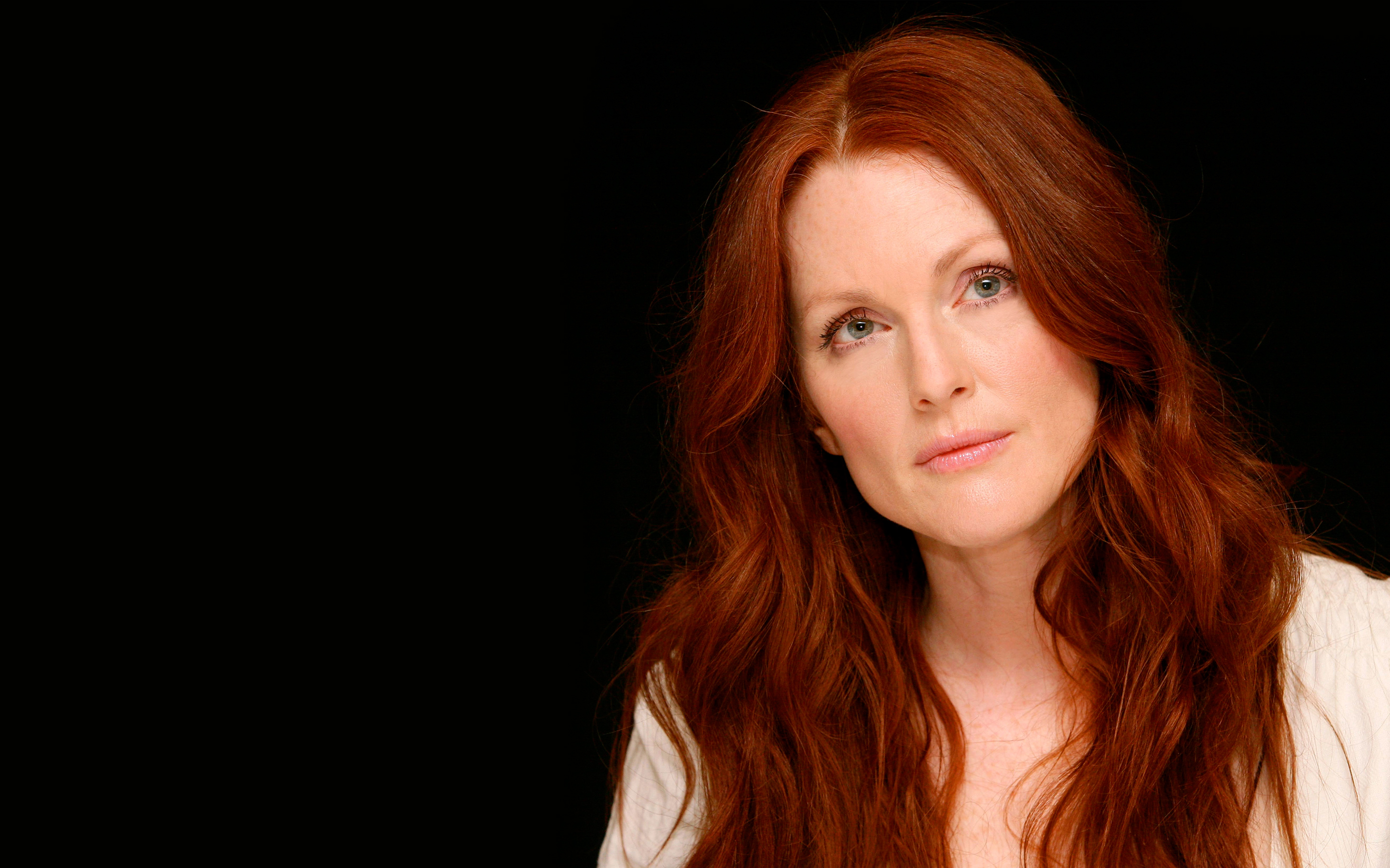 julianne-moore-scandal