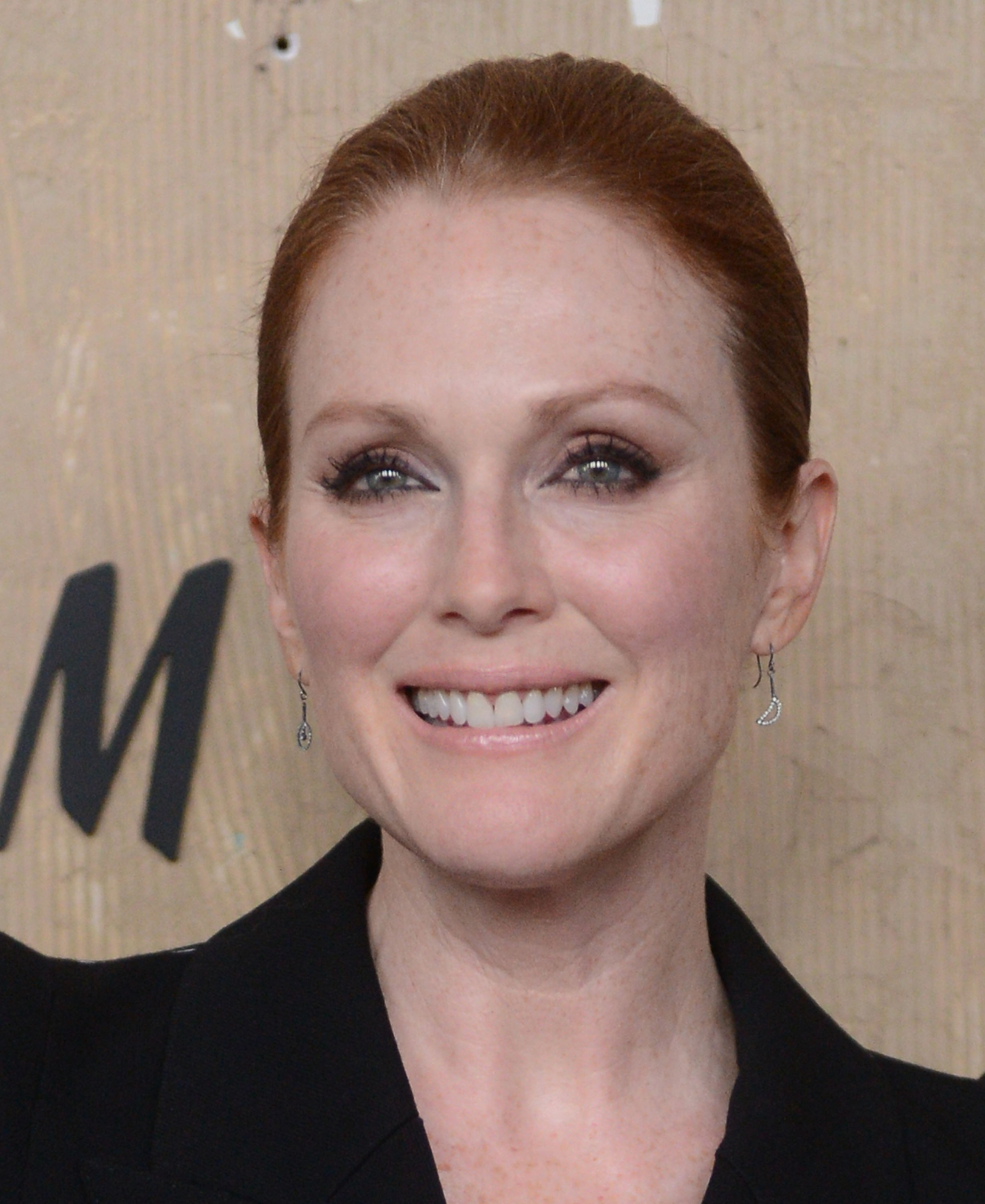 julianne-moore-summertime