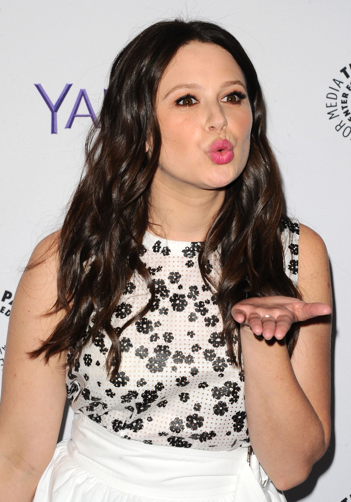 katie-lowes-2015