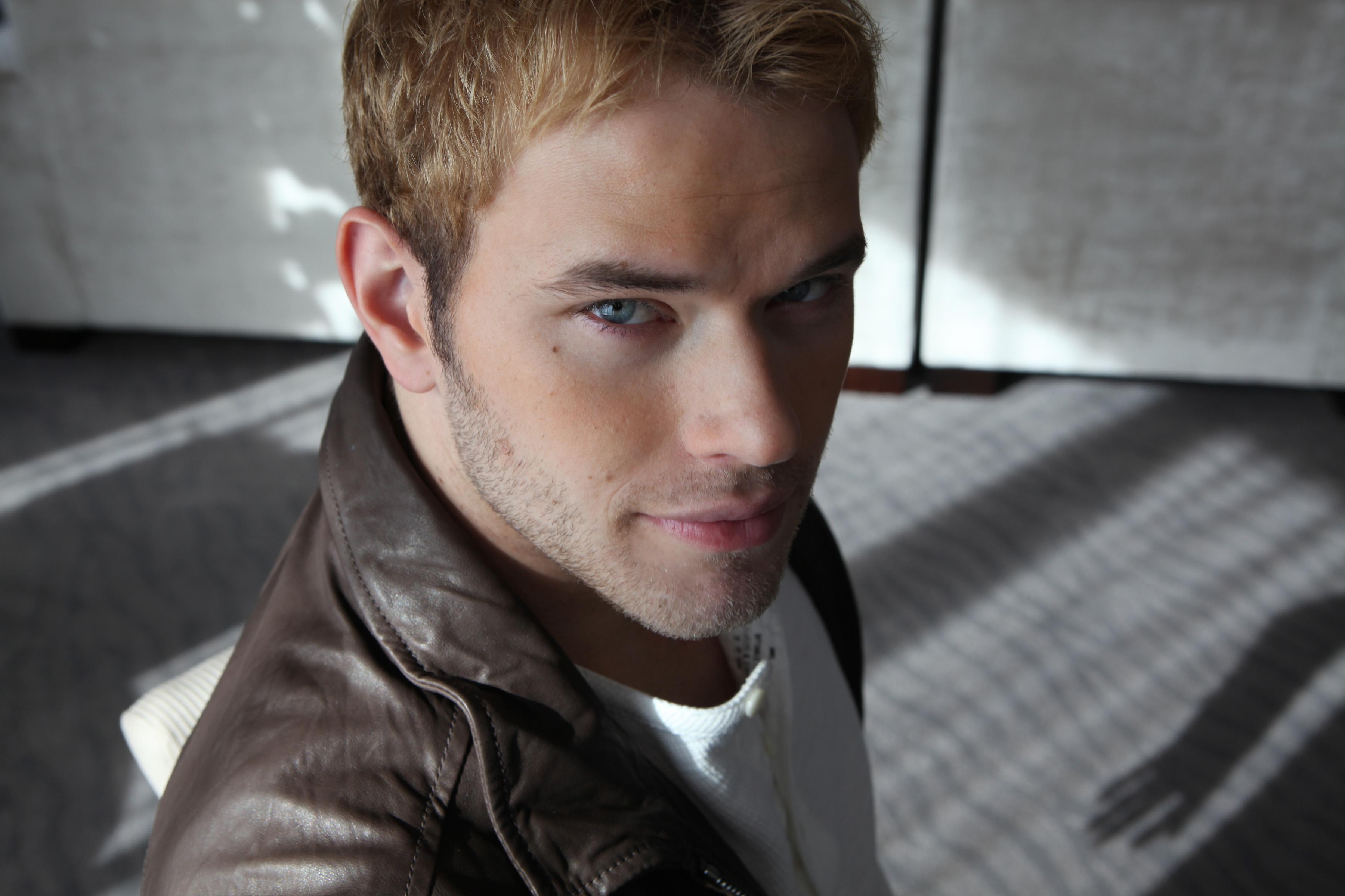 best-pictures-of-kellan-lutz