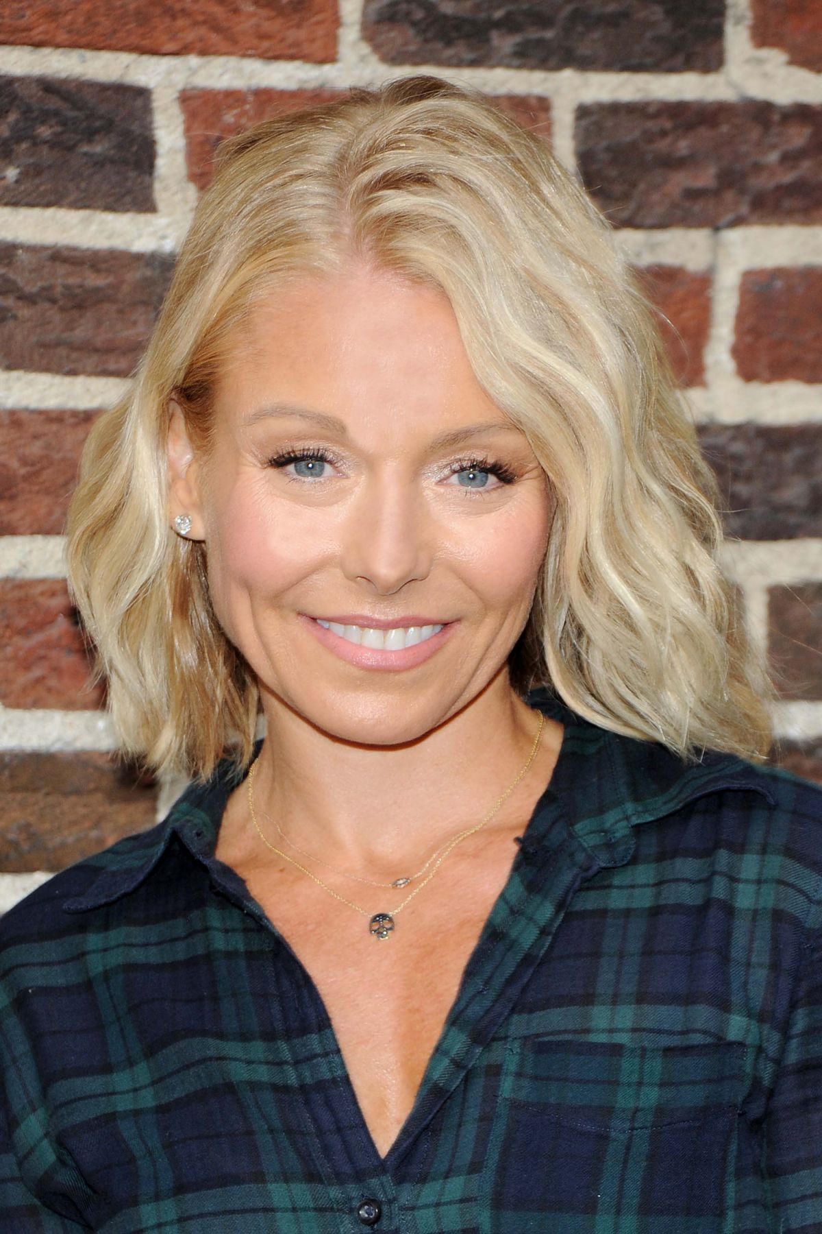 kelly-ripa-summertime